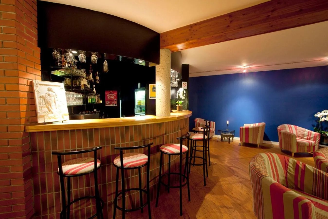 Lounge or bar in Logis Hotel Restaurant La Tour