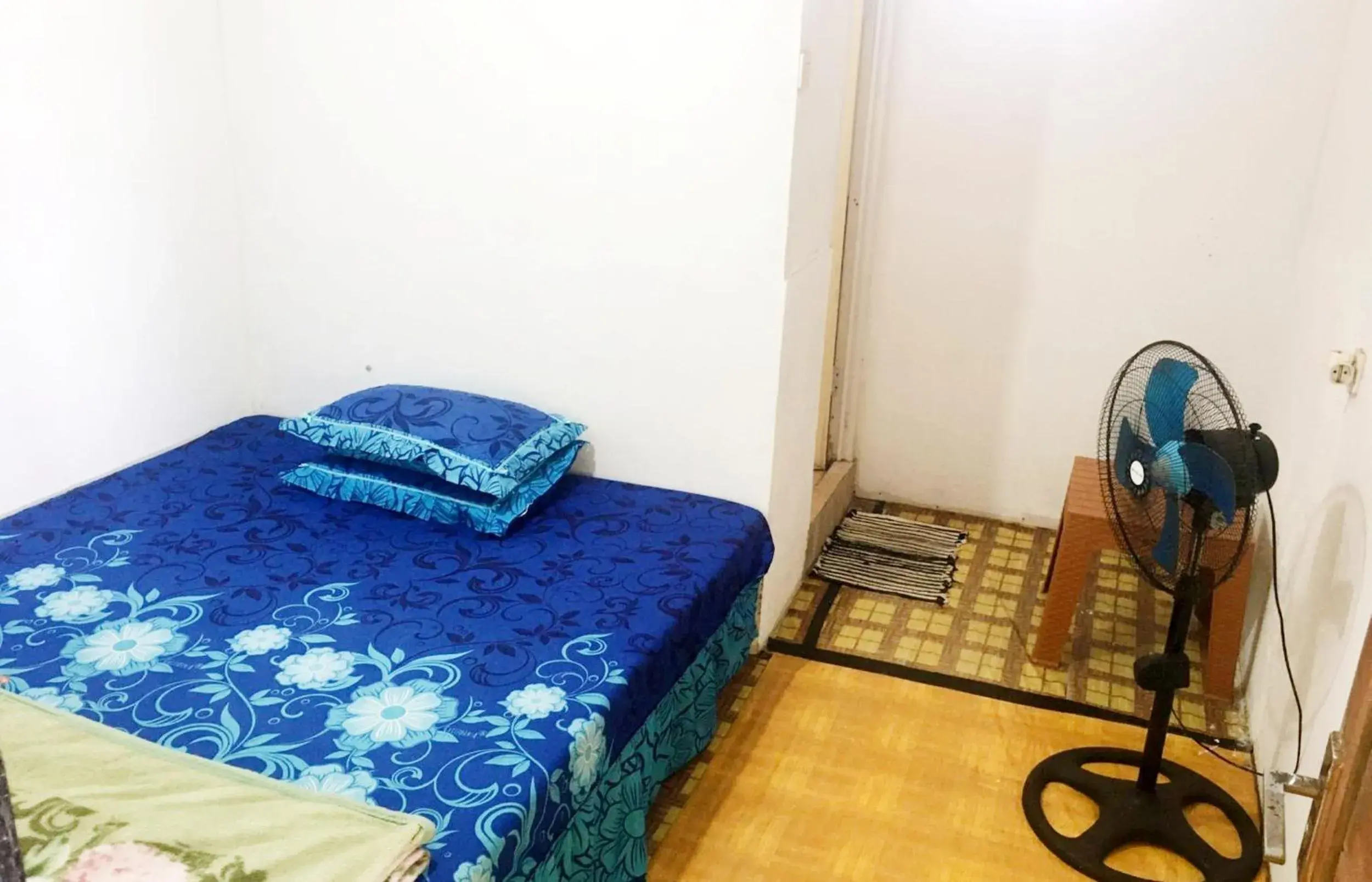 Standard Double Room in Penginapan Erbysa Standard Double Room in Penginapan Erbysa