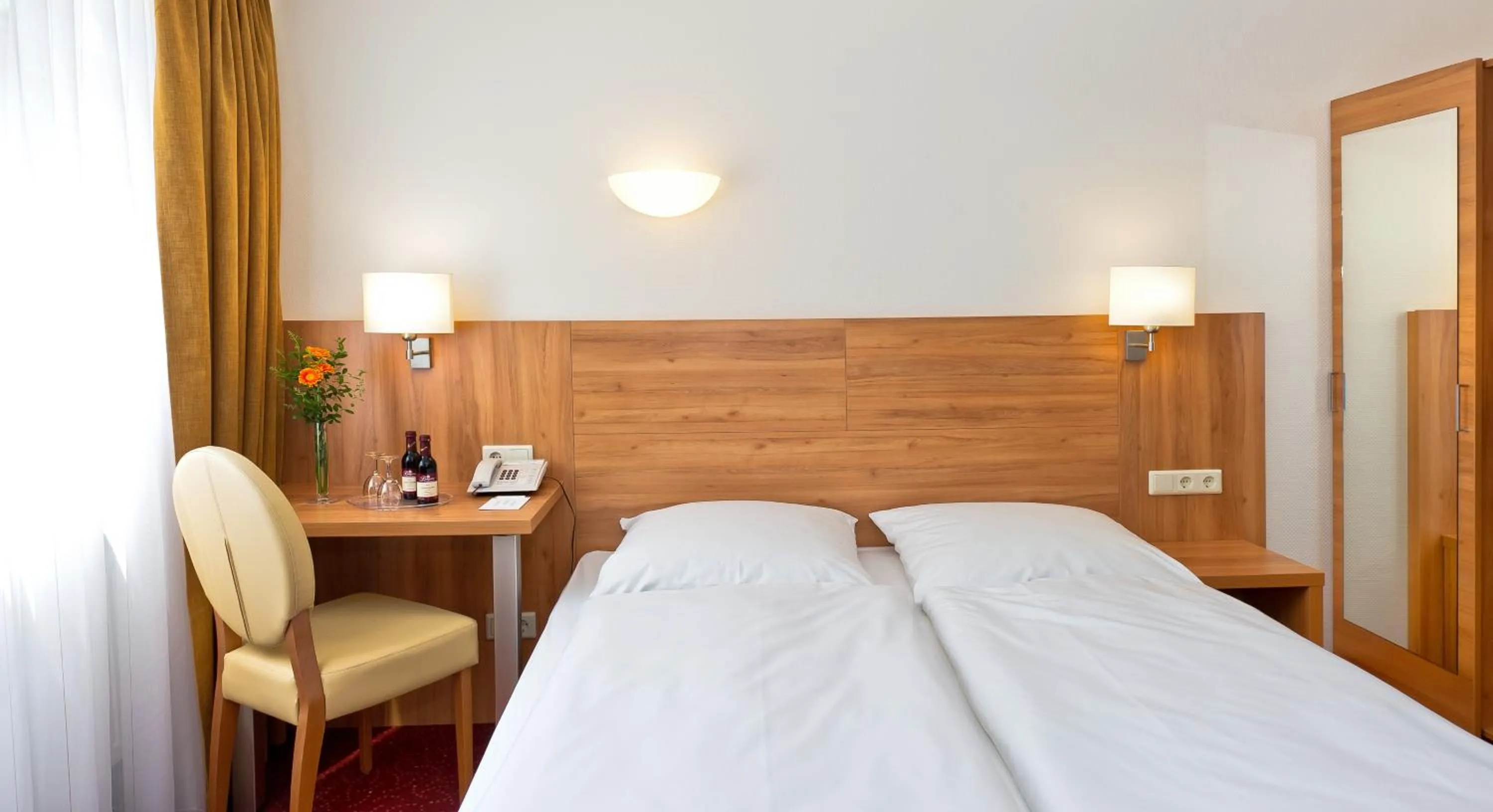 Photo of the whole room, Bed in Ringhotel Haus Oberwinter