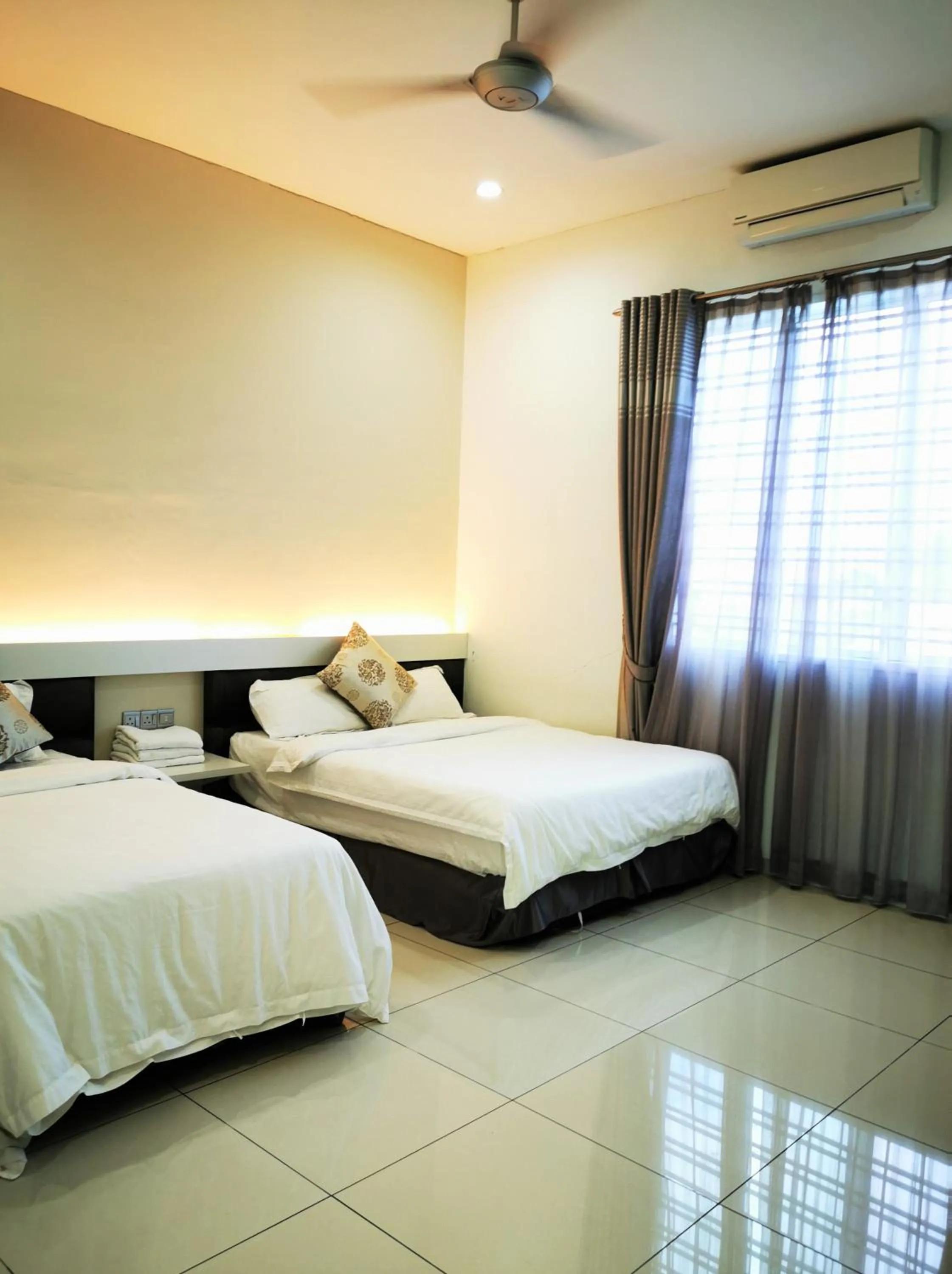 Photo of the whole room, Bed in Warni Villa 13 Whole Or Room