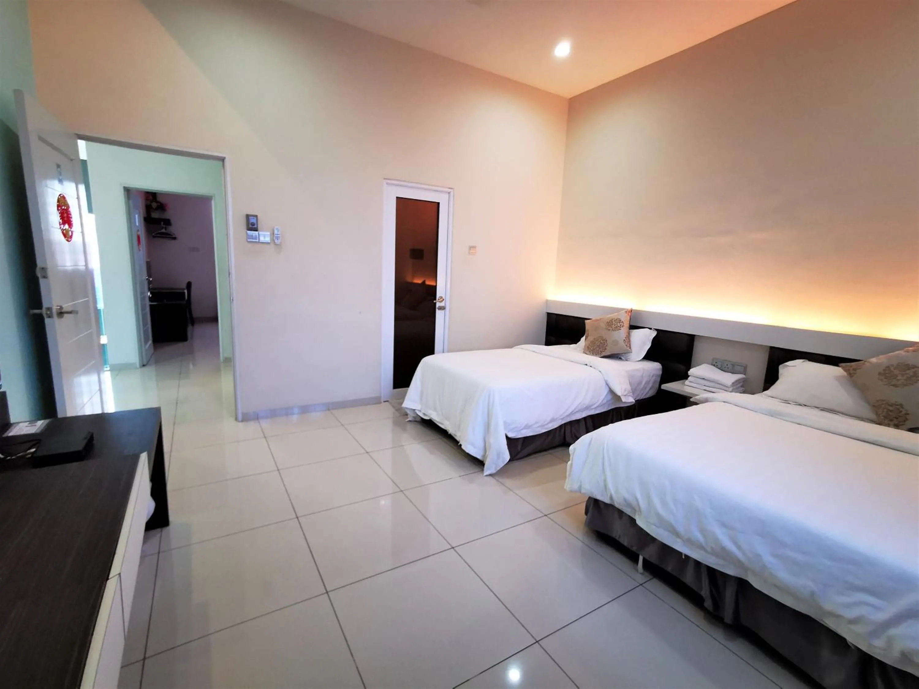Photo of the whole room, Bed in Warni Villa 13 Whole Or Room