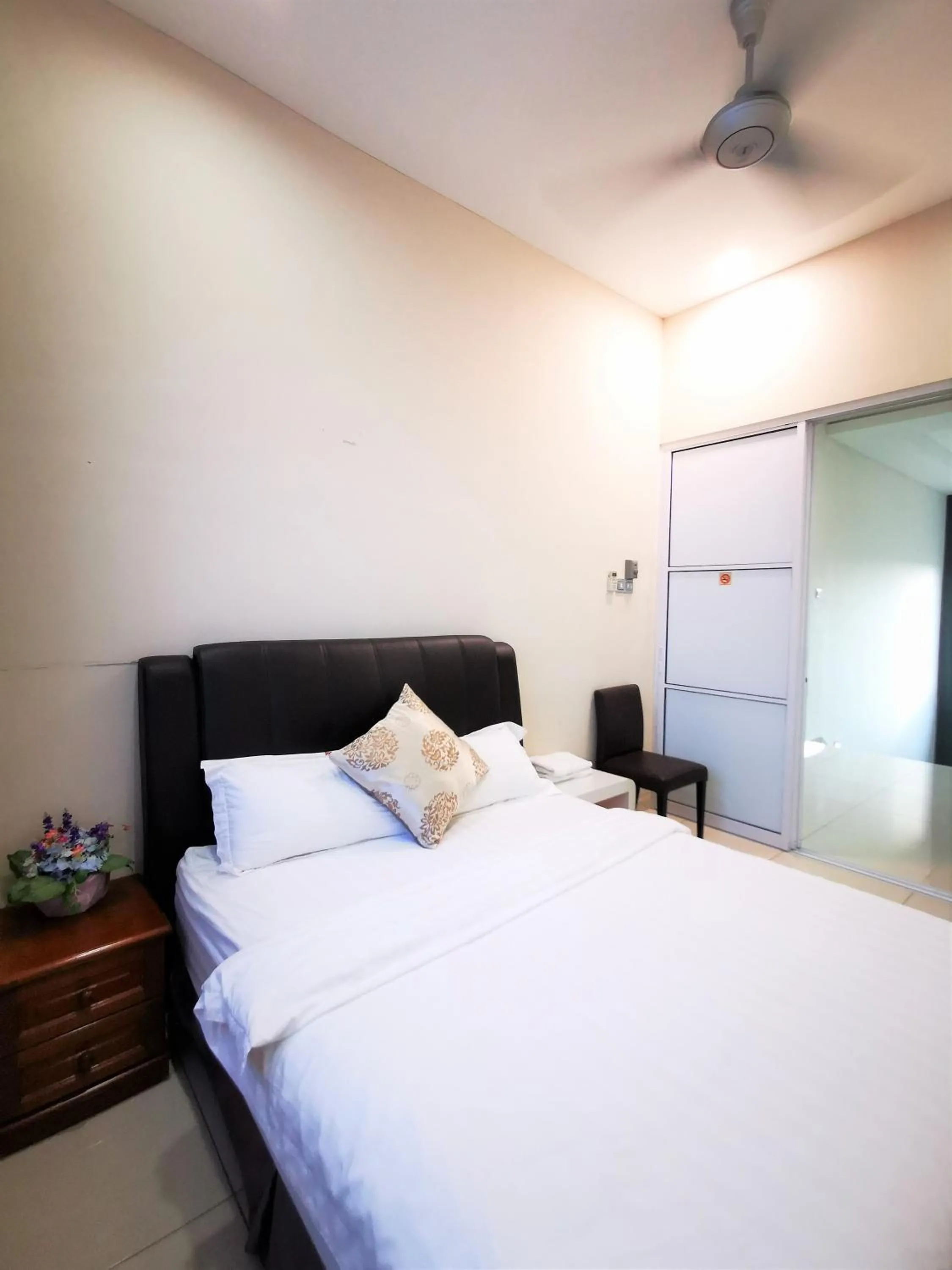 Photo of the whole room, Bed in Warni Villa 13 Whole Or Room