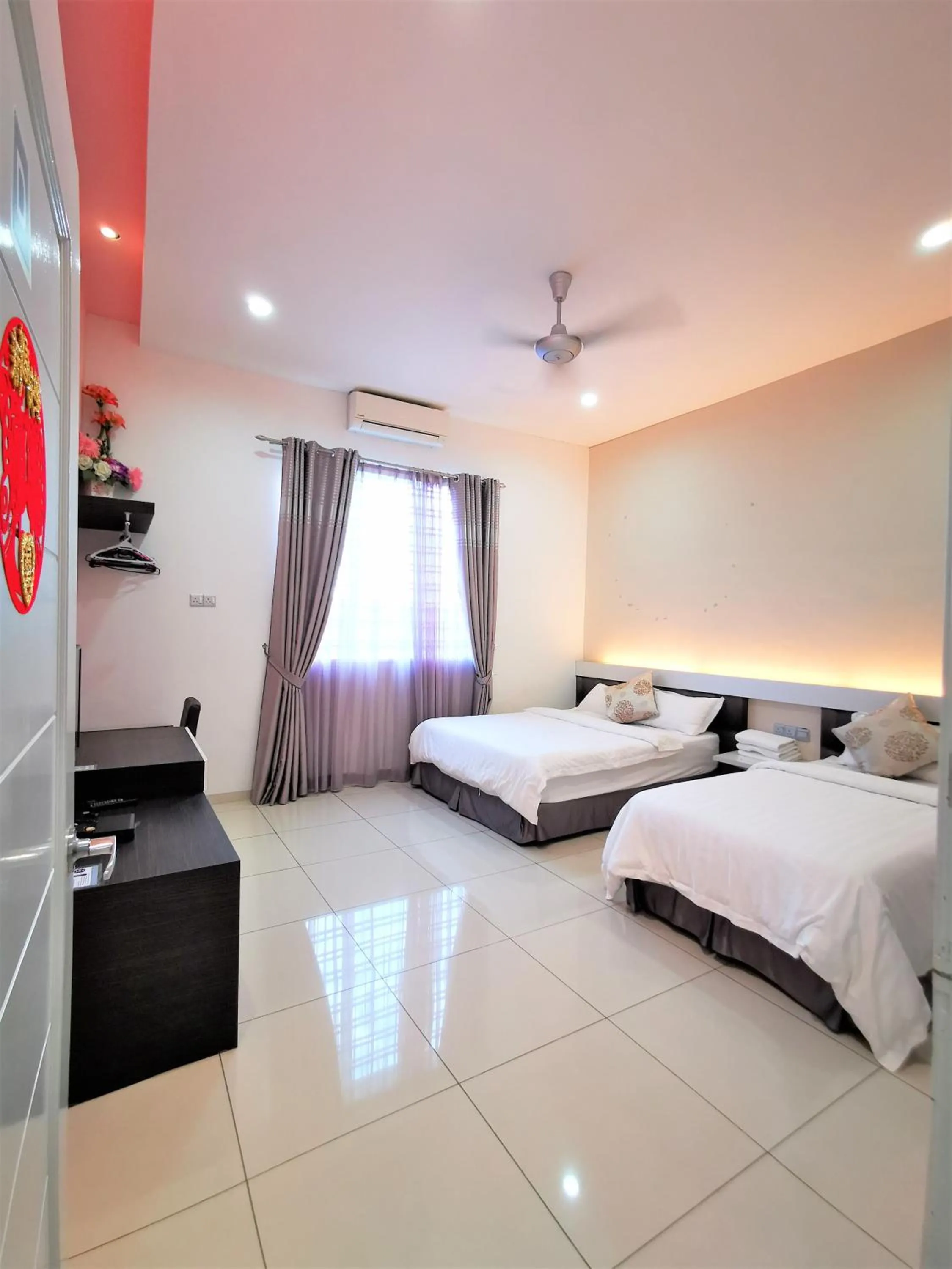 Photo of the whole room, Bed in Warni Villa 13 Whole Or Room