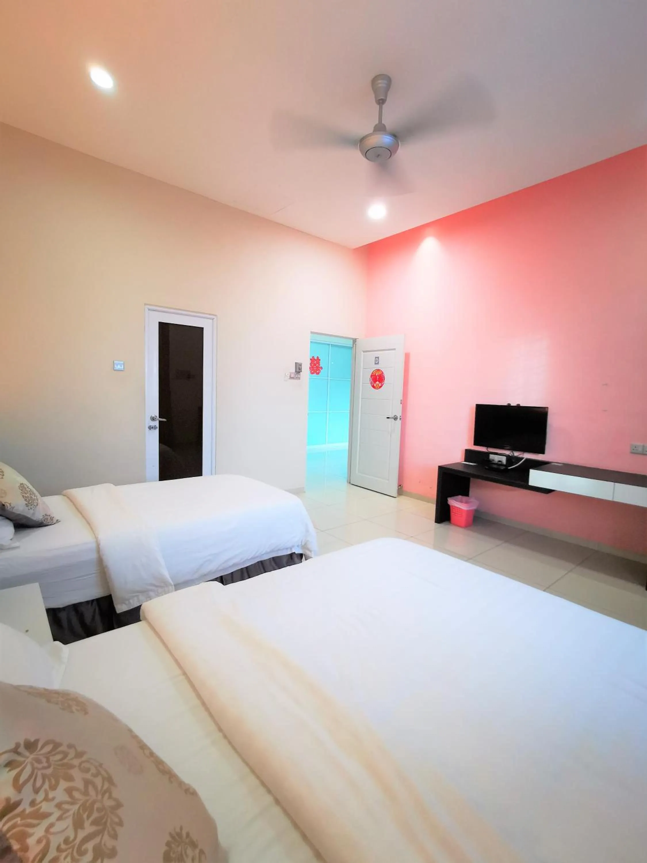Photo of the whole room, Bed in Warni Villa 13 Whole Or Room