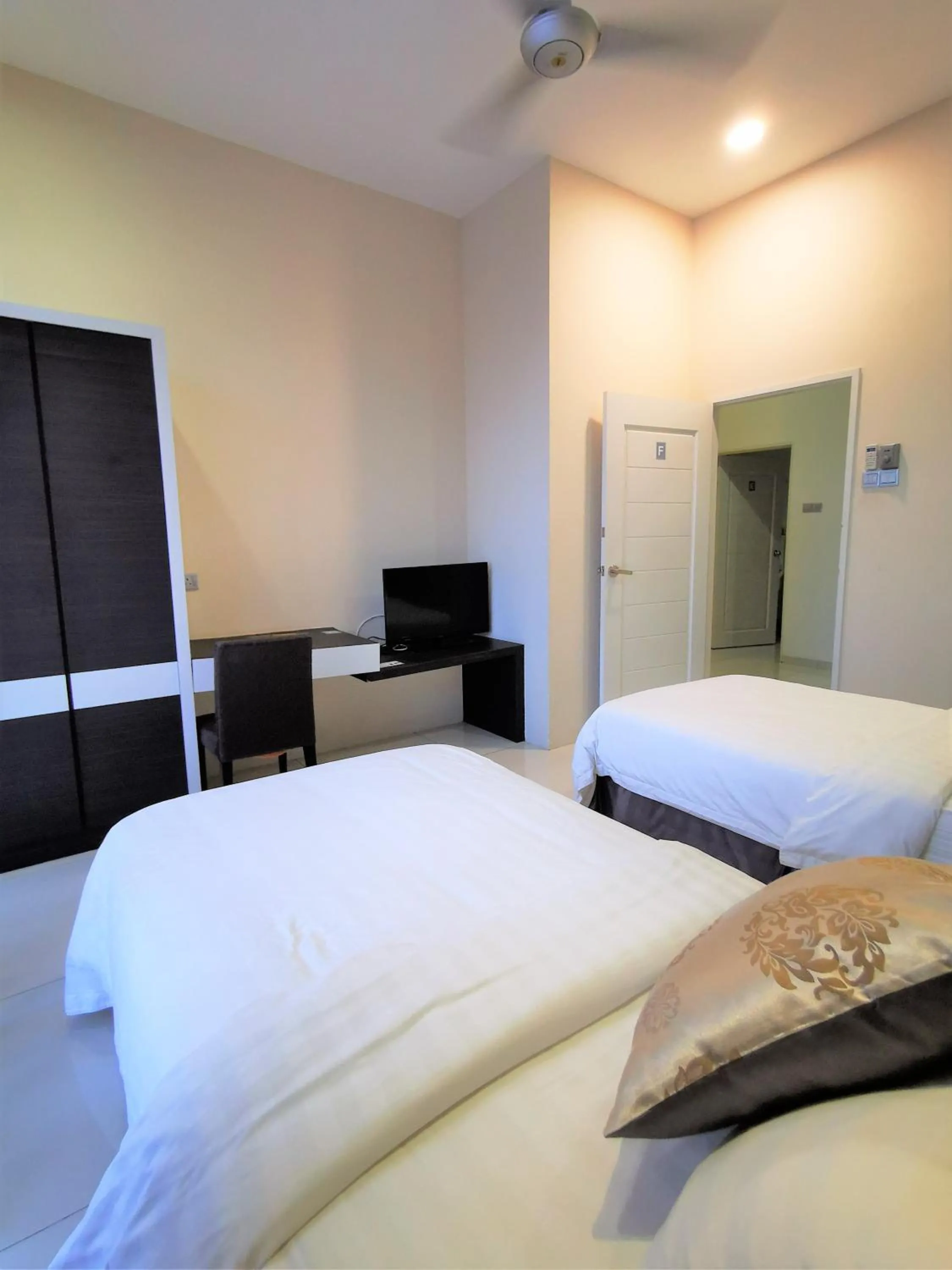 Photo of the whole room, Bed in Warni Villa 13 Whole Or Room