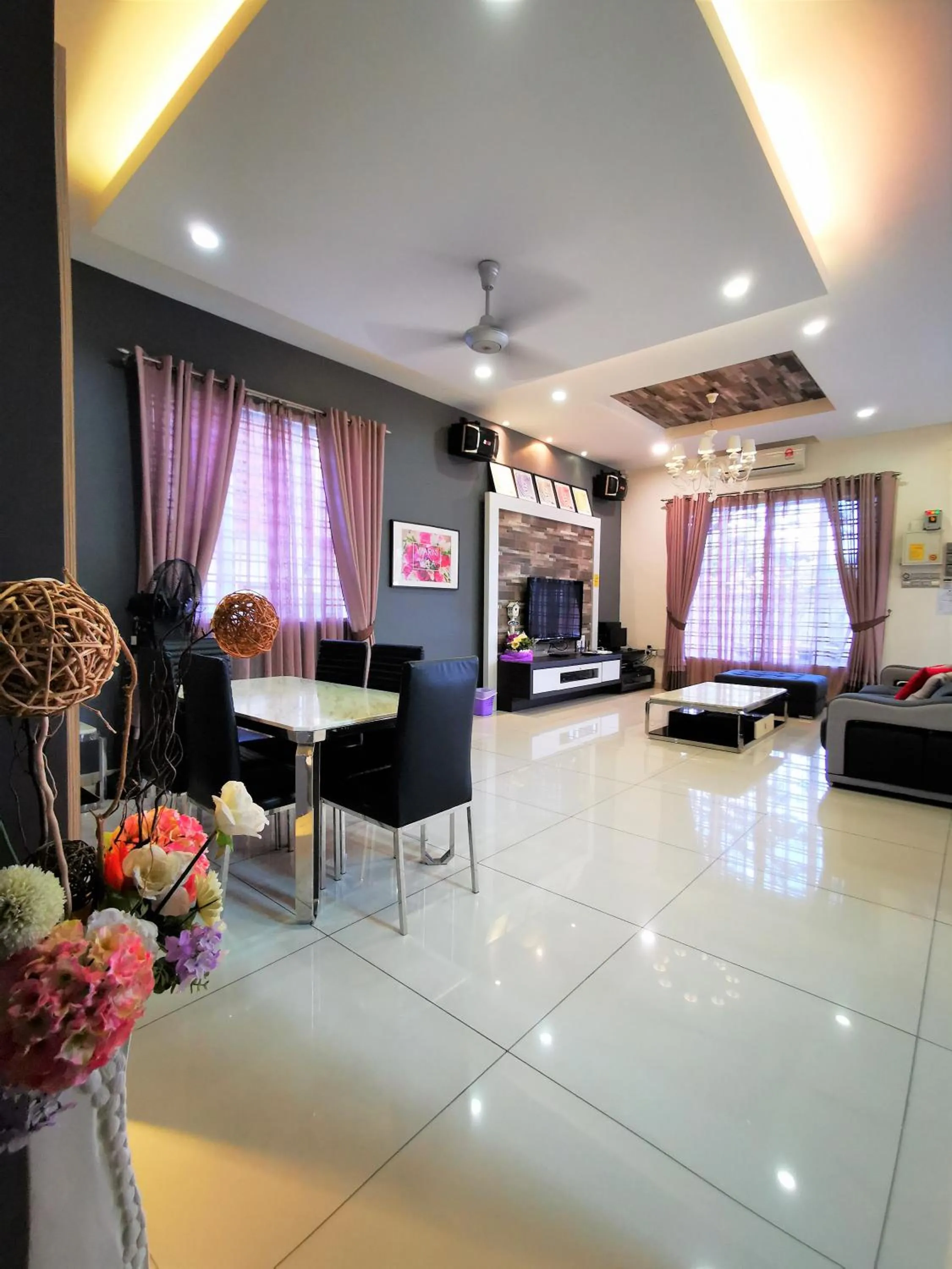 TV and multimedia in Warni Villa 13 Whole Or Room