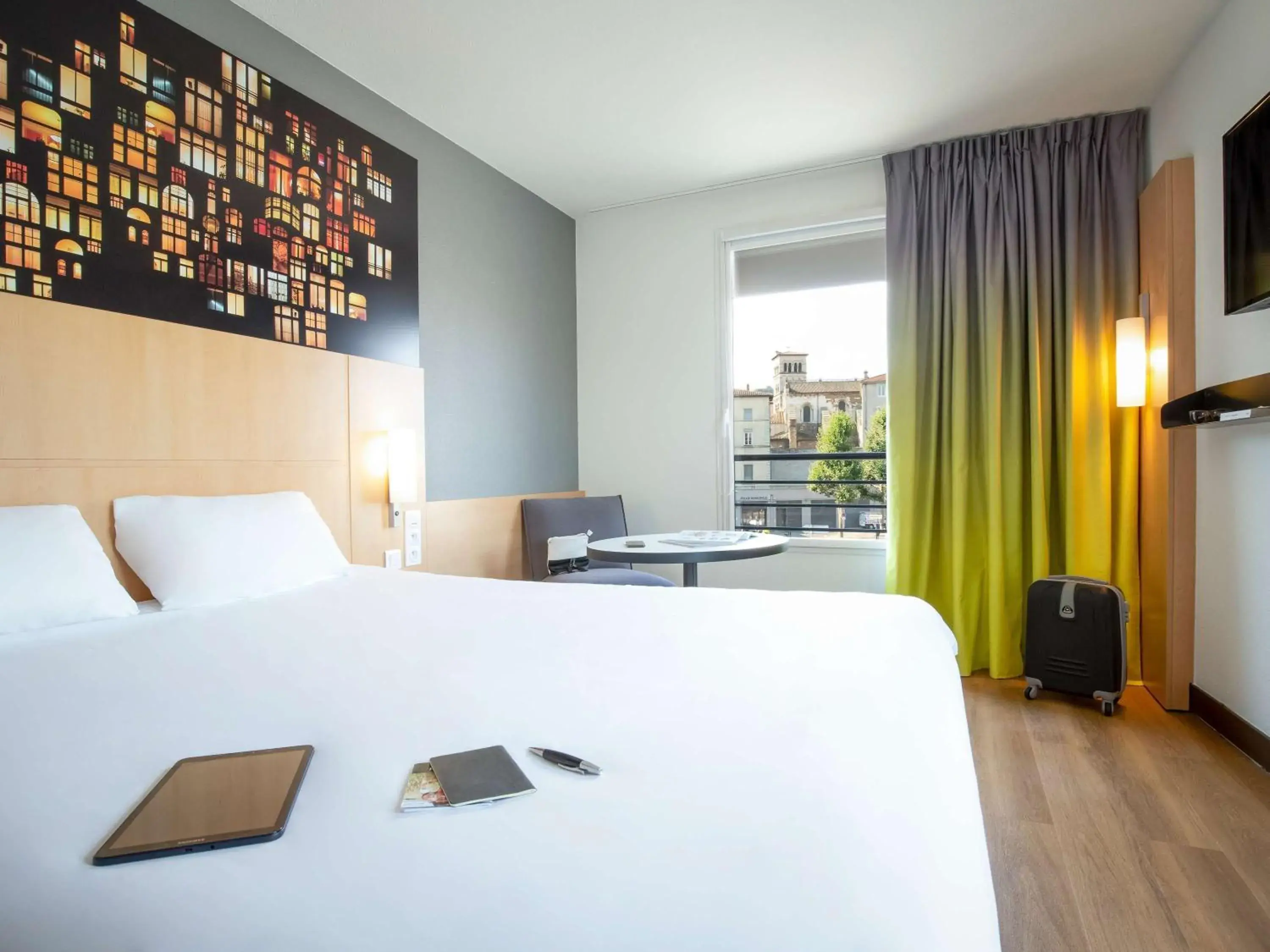 Bedroom, Bed in ibis Lyon Sud Vienne Saint-Louis Bedroom, Bed in ibis Lyon Sud Vienne Saint-Louis