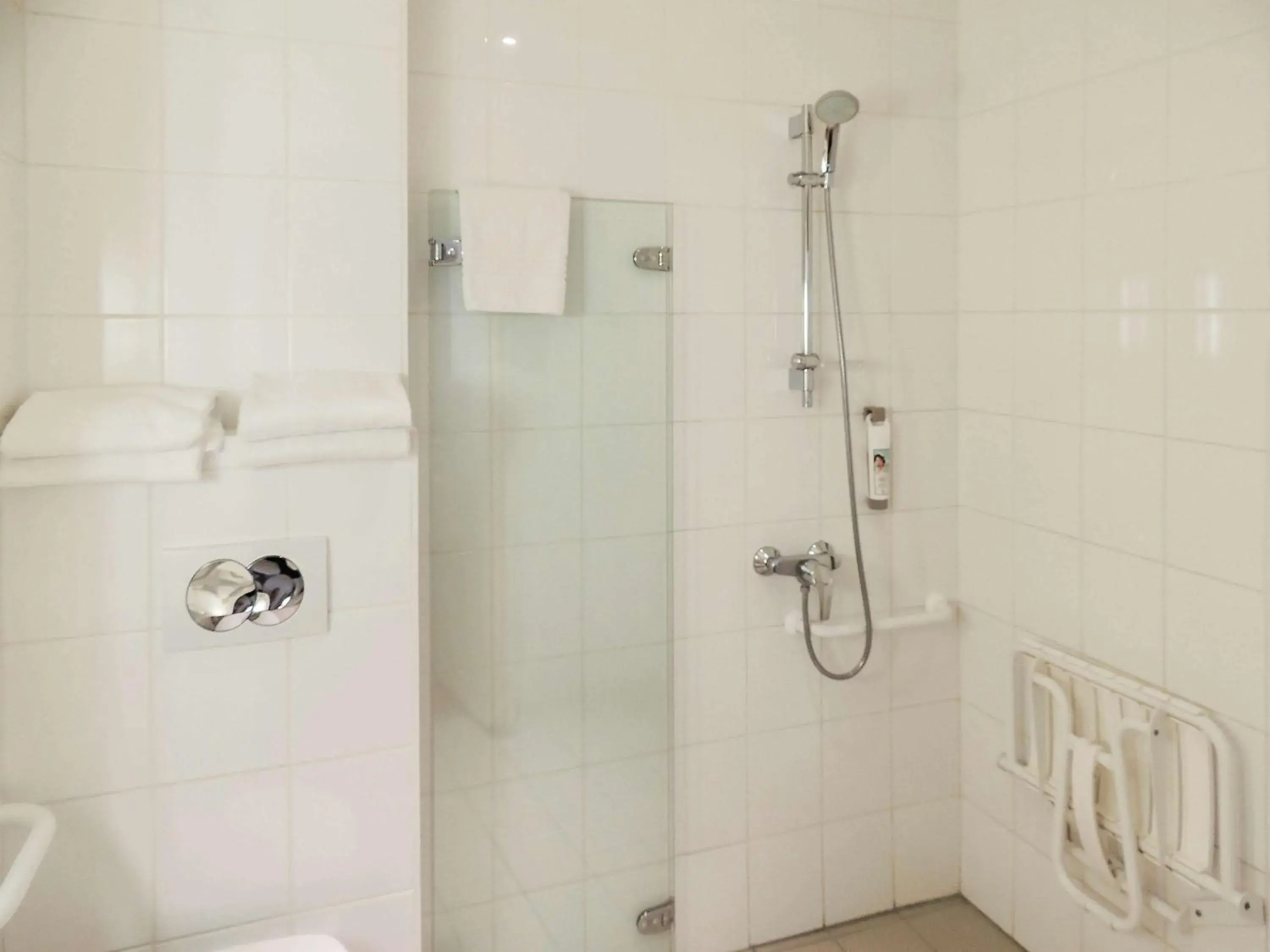 Photo of the whole room in ibis Lyon Sud Vienne Saint-Louis Photo of the whole room in ibis Lyon Sud Vienne Saint-Louis