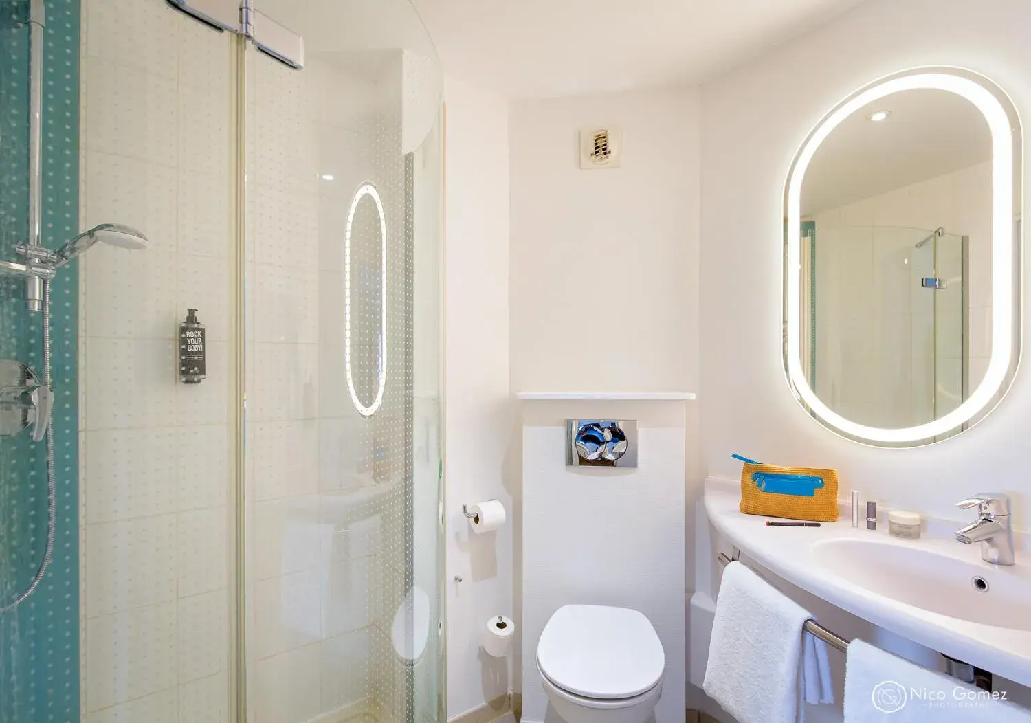 Bathroom in ibis Lyon Sud Vienne Saint-Louis Bathroom in ibis Lyon Sud Vienne Saint-Louis