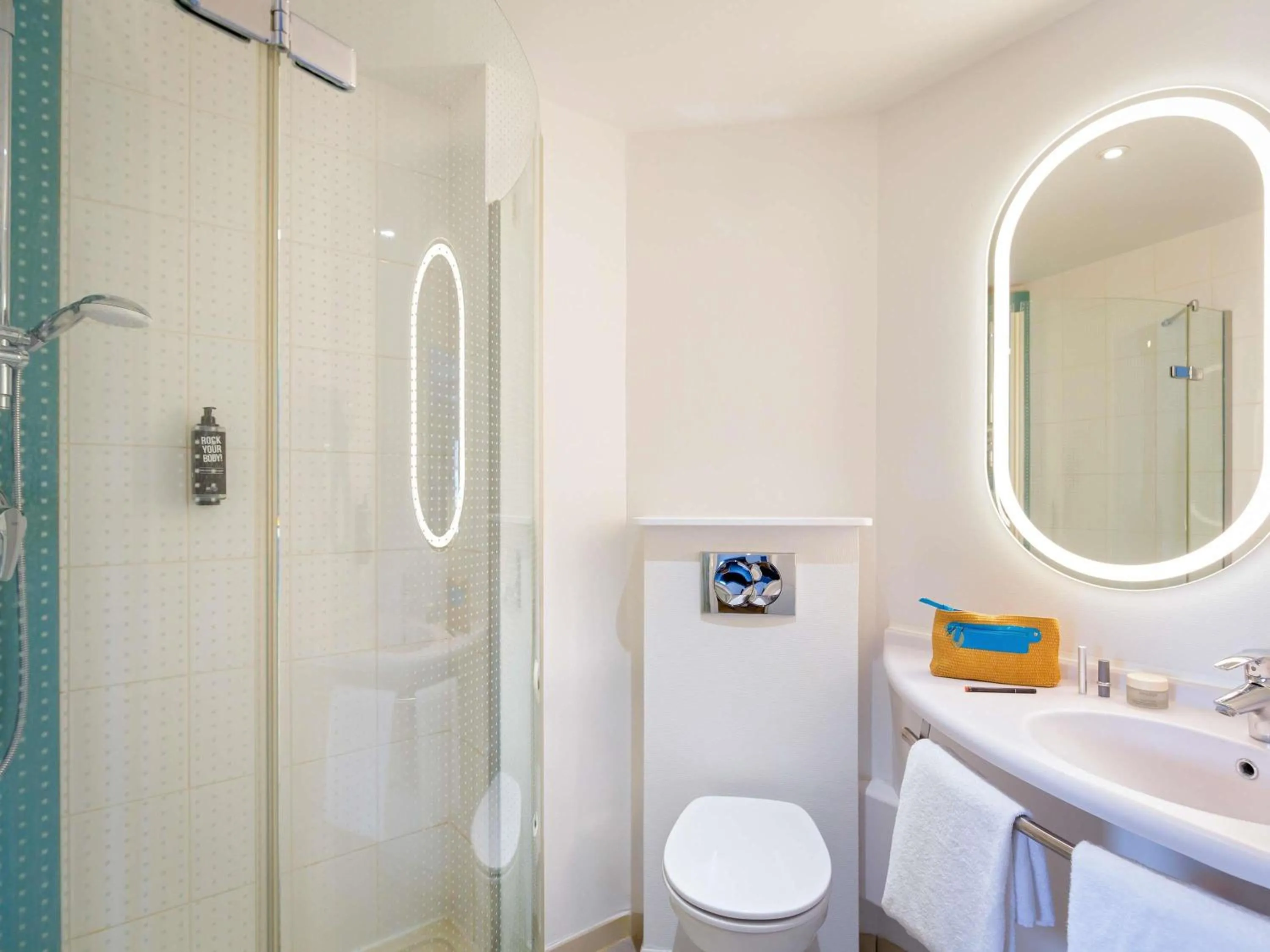 Bedroom in ibis Lyon Sud Vienne Saint-Louis