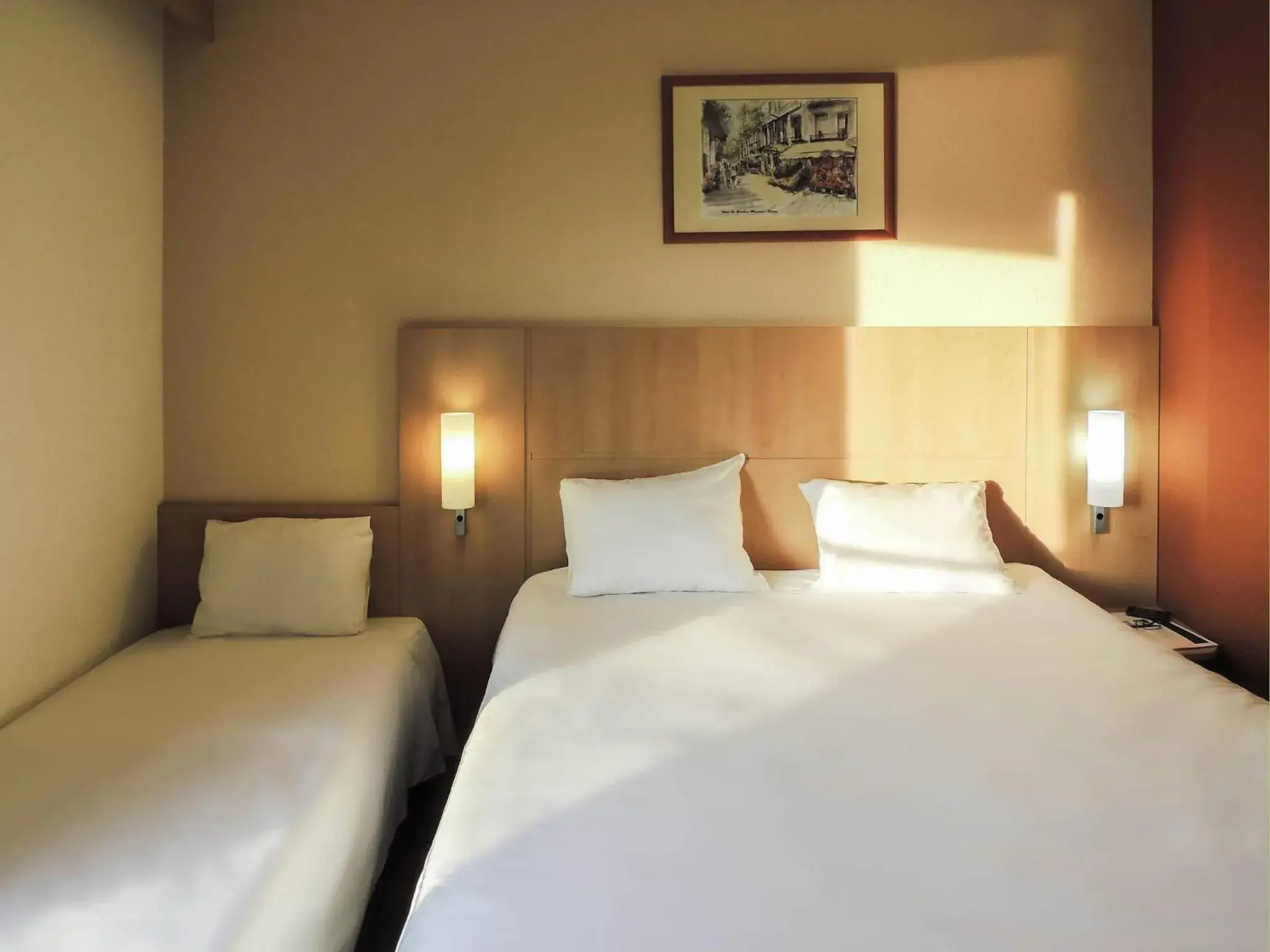 Bedroom, Bed in ibis Lyon Sud Vienne Saint-Louis Bedroom, Bed in ibis Lyon Sud Vienne Saint-Louis