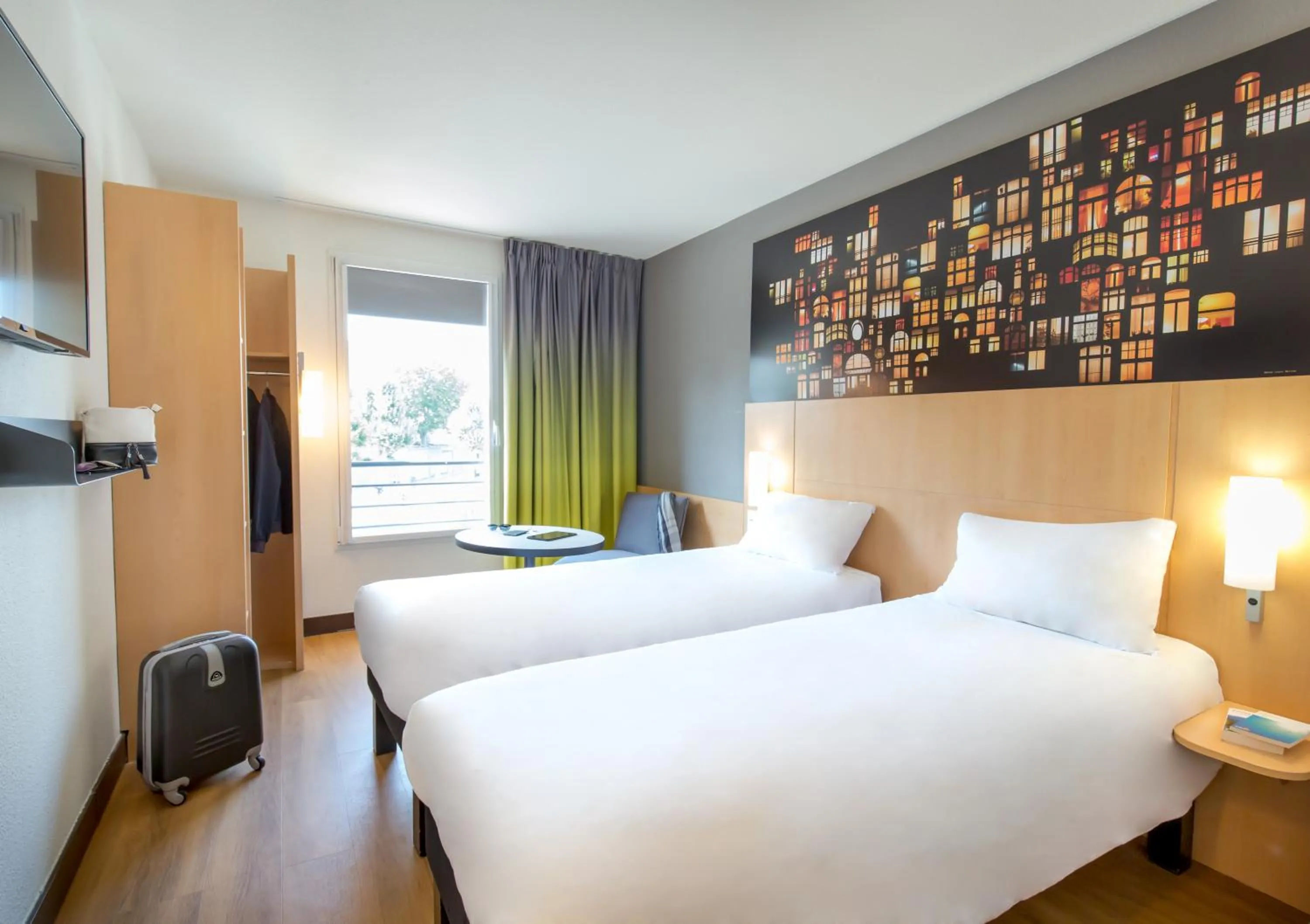 Bedroom, Bed in ibis Lyon Sud Vienne Saint-Louis