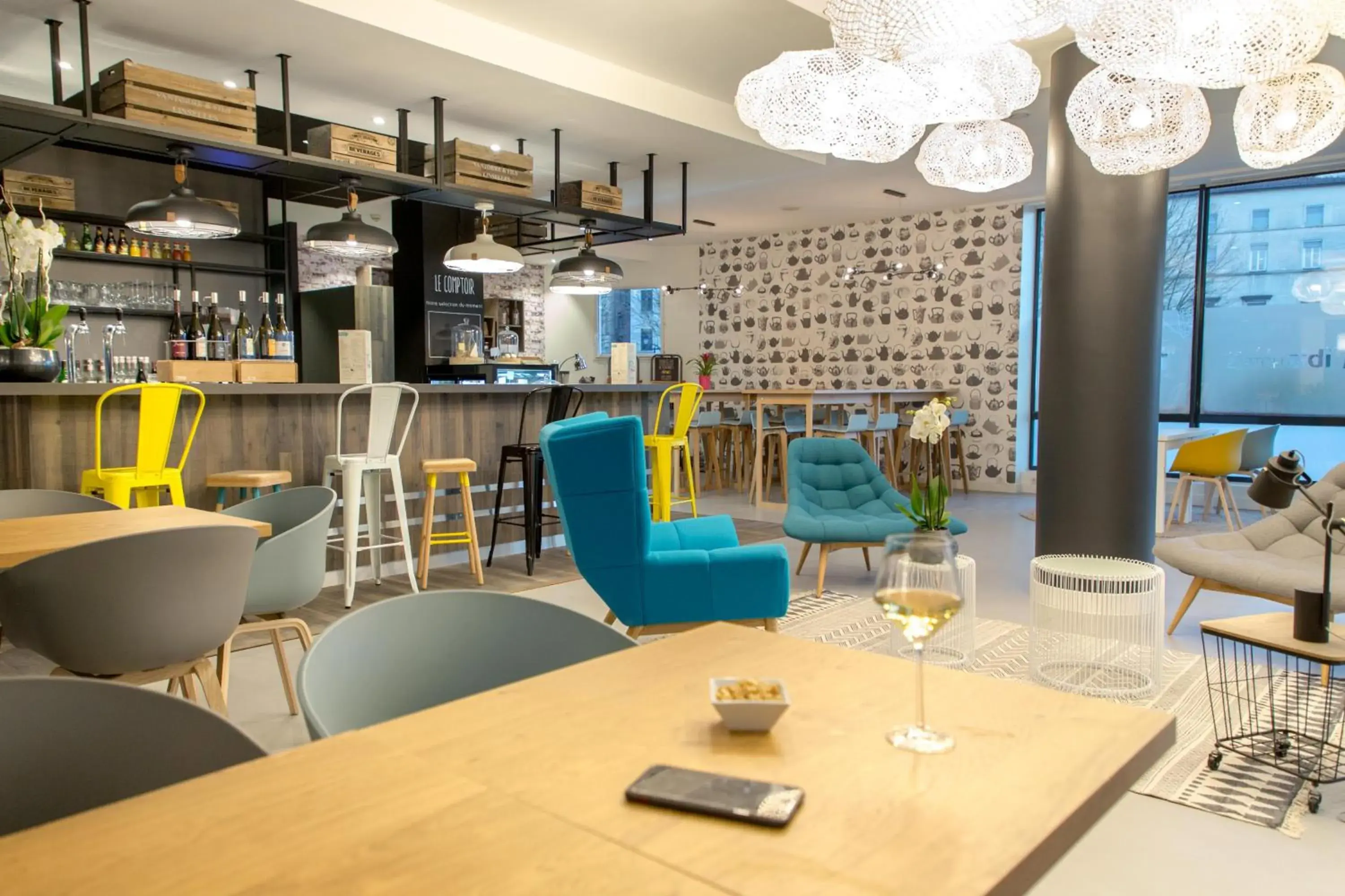 Lounge or bar in ibis Lyon Sud Vienne Saint-Louis Lounge or bar in ibis Lyon Sud Vienne Saint-Louis