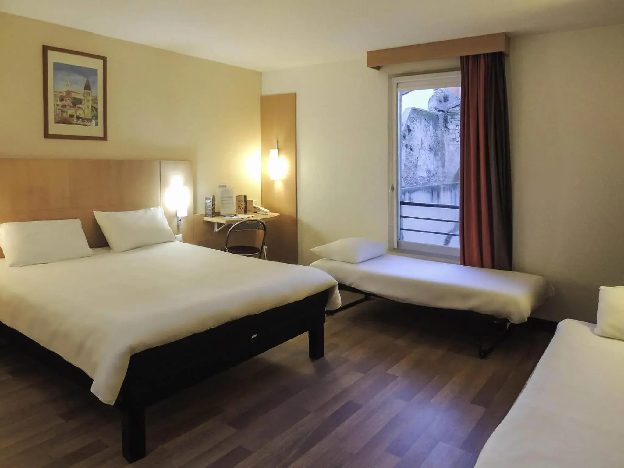 Bedroom, Bed in ibis Lyon Sud Vienne Saint-Louis Bedroom, Bed in ibis Lyon Sud Vienne Saint-Louis