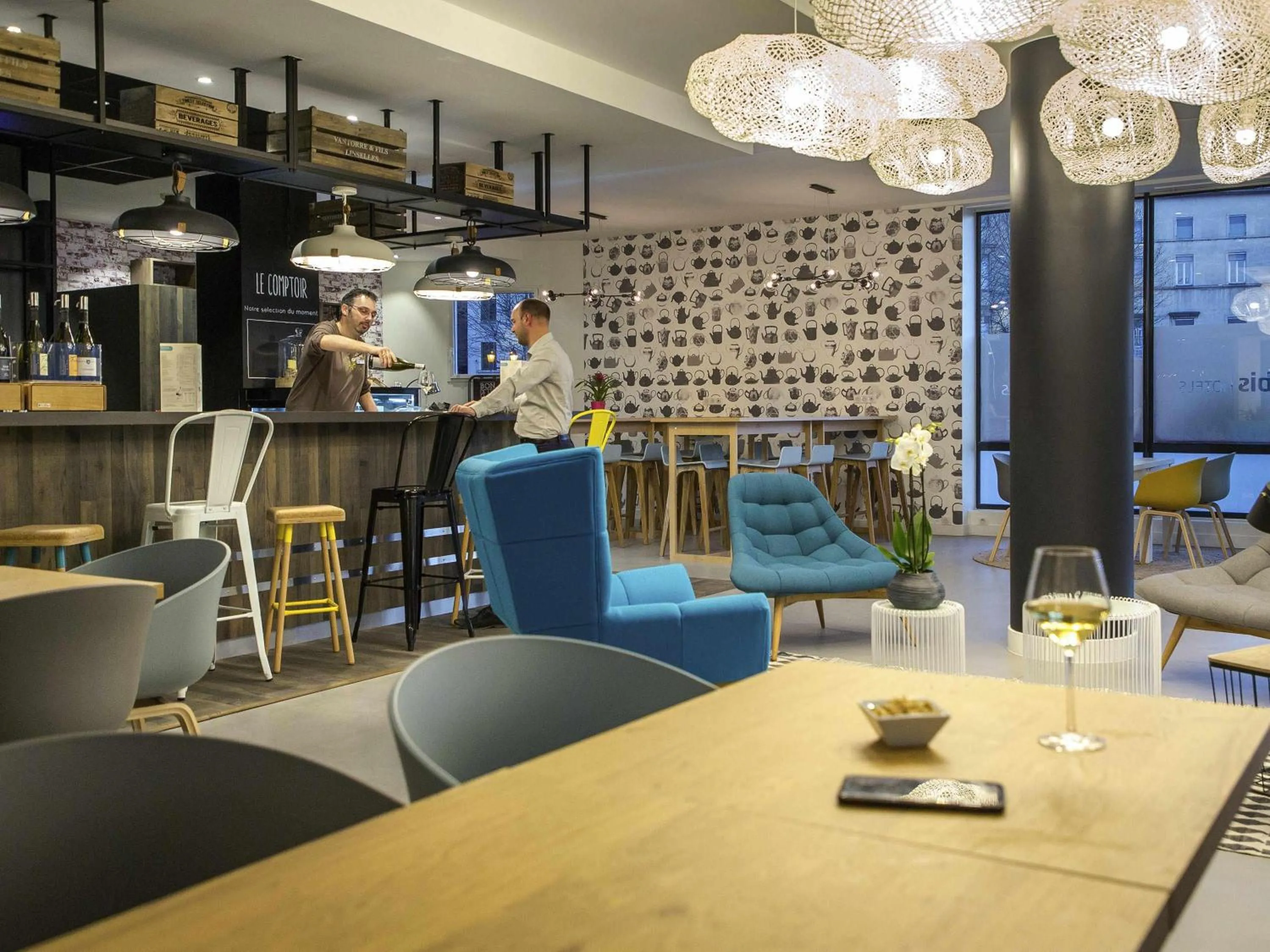 Lounge or bar in ibis Lyon Sud Vienne Saint-Louis