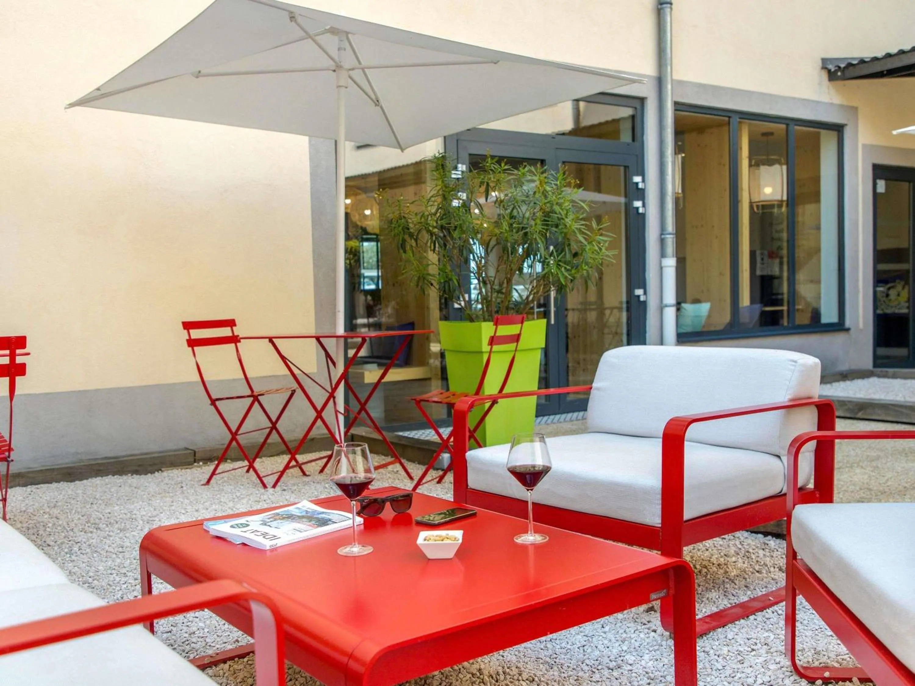 Lounge or bar in ibis Lyon Sud Vienne Saint-Louis