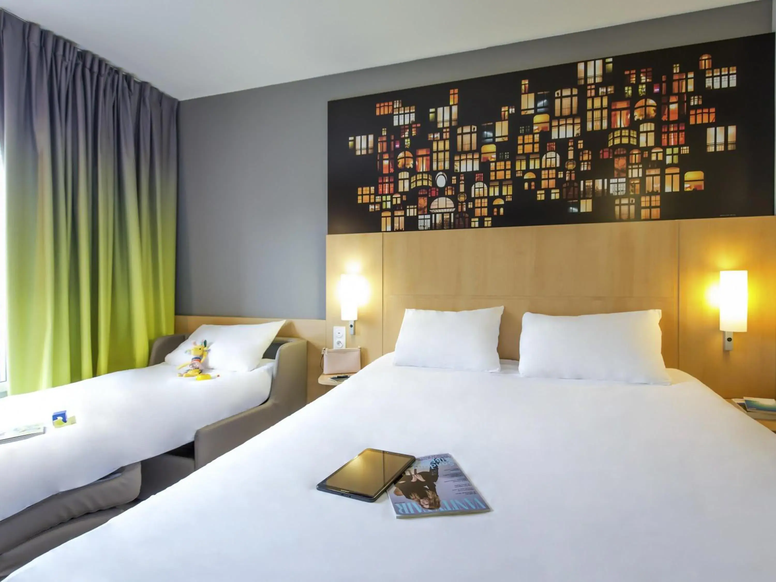 Bedroom, Bed in ibis Lyon Sud Vienne Saint-Louis Bedroom, Bed in ibis Lyon Sud Vienne Saint-Louis