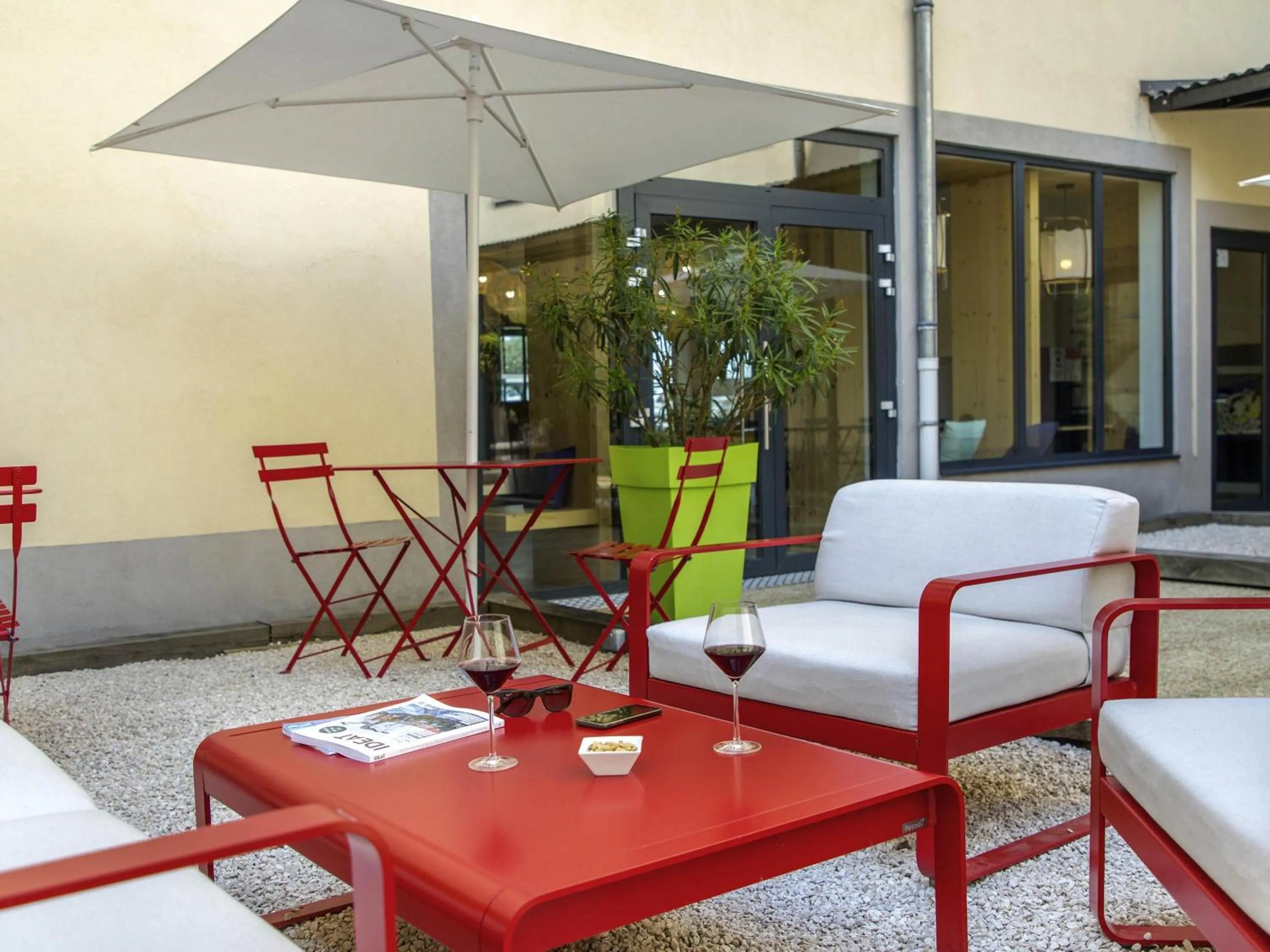 Lounge or bar in ibis Lyon Sud Vienne Saint-Louis