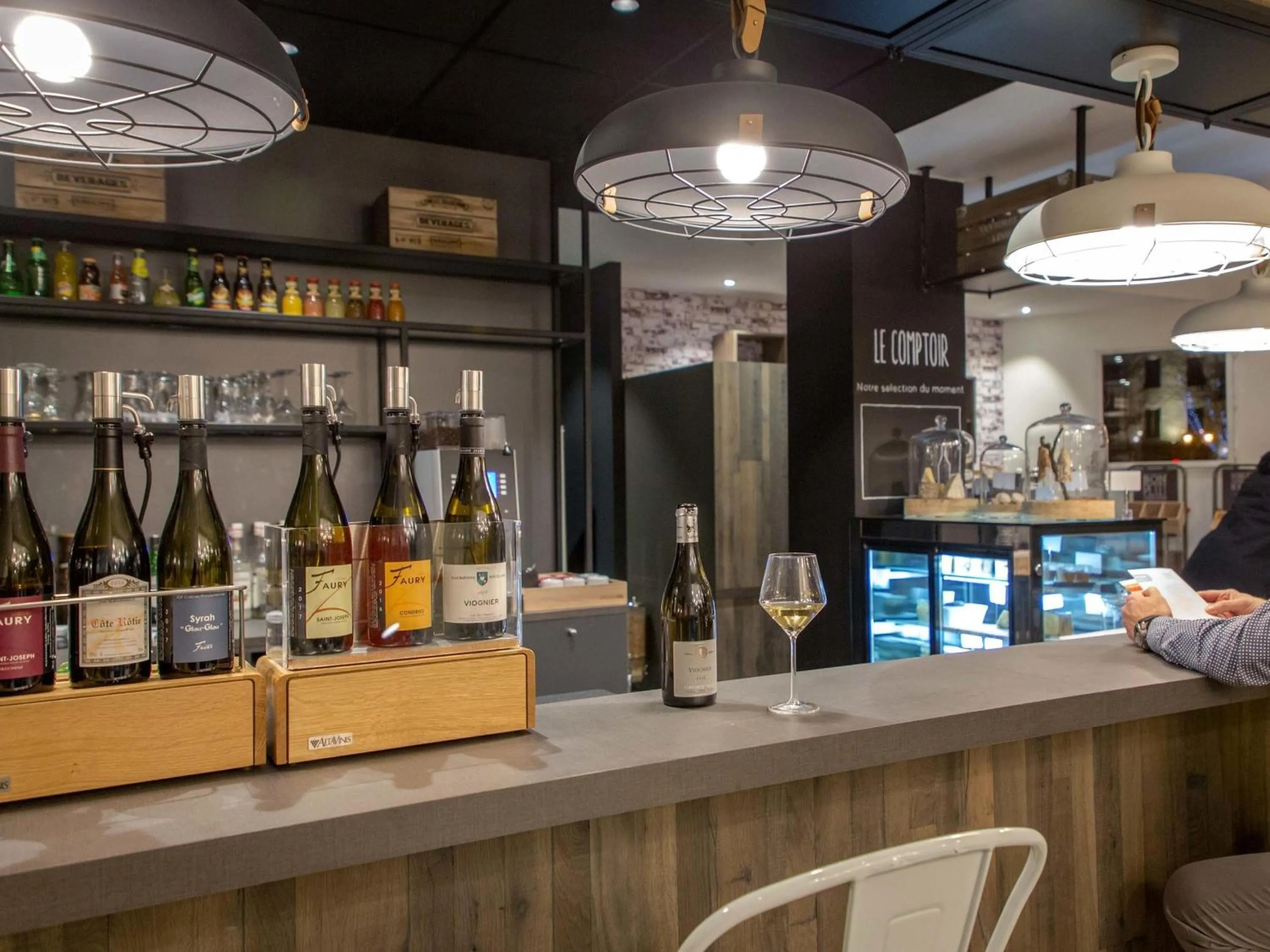 Lounge or bar in ibis Lyon Sud Vienne Saint-Louis