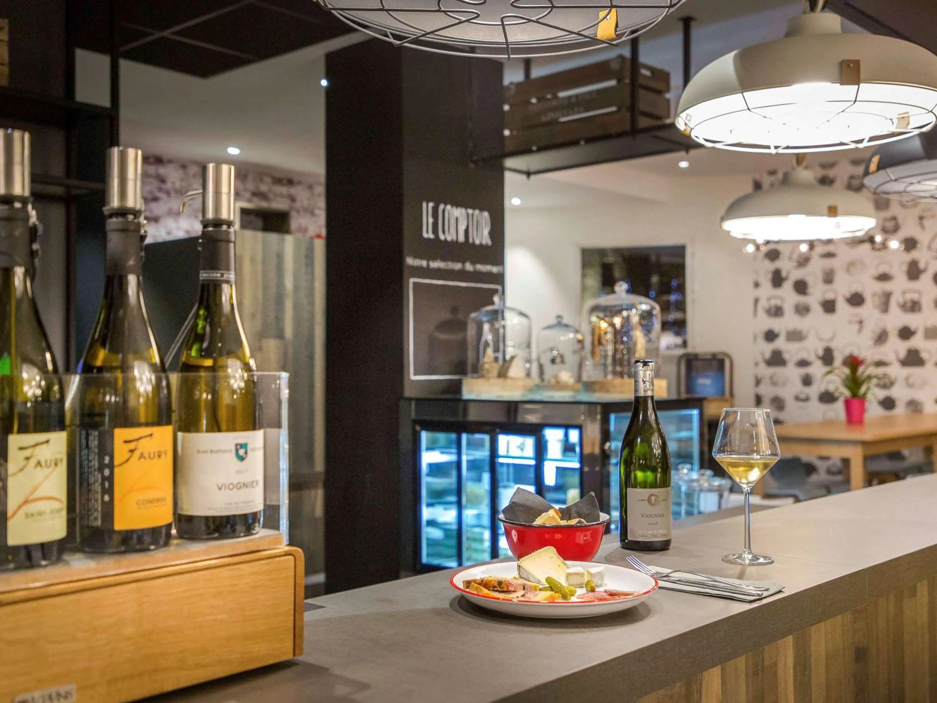 Restaurant/places to eat in ibis Lyon Sud Vienne Saint-Louis