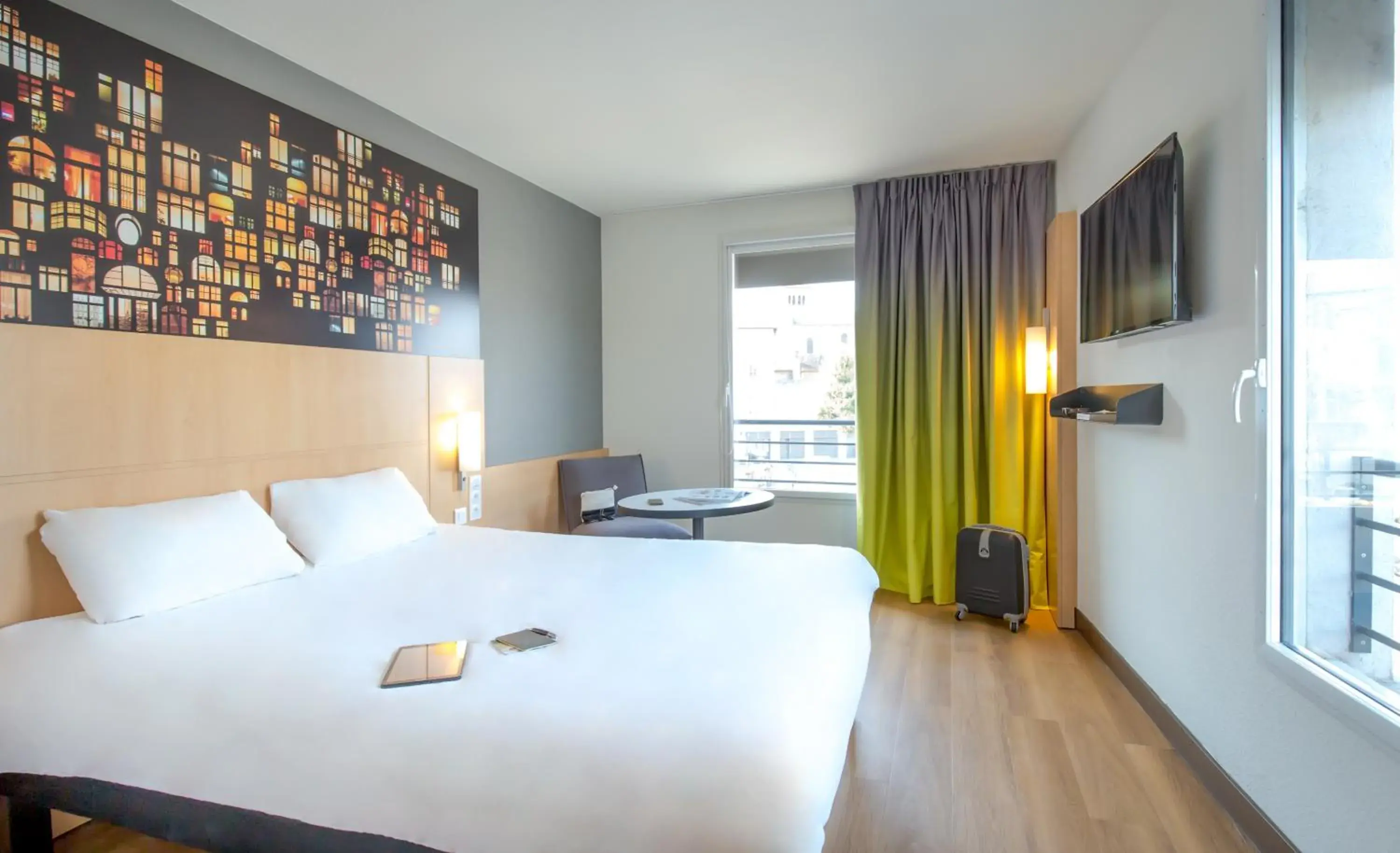 Photo of the whole room, Bed in ibis Lyon Sud Vienne Saint-Louis Photo of the whole room, Bed in ibis Lyon Sud Vienne Saint-Louis