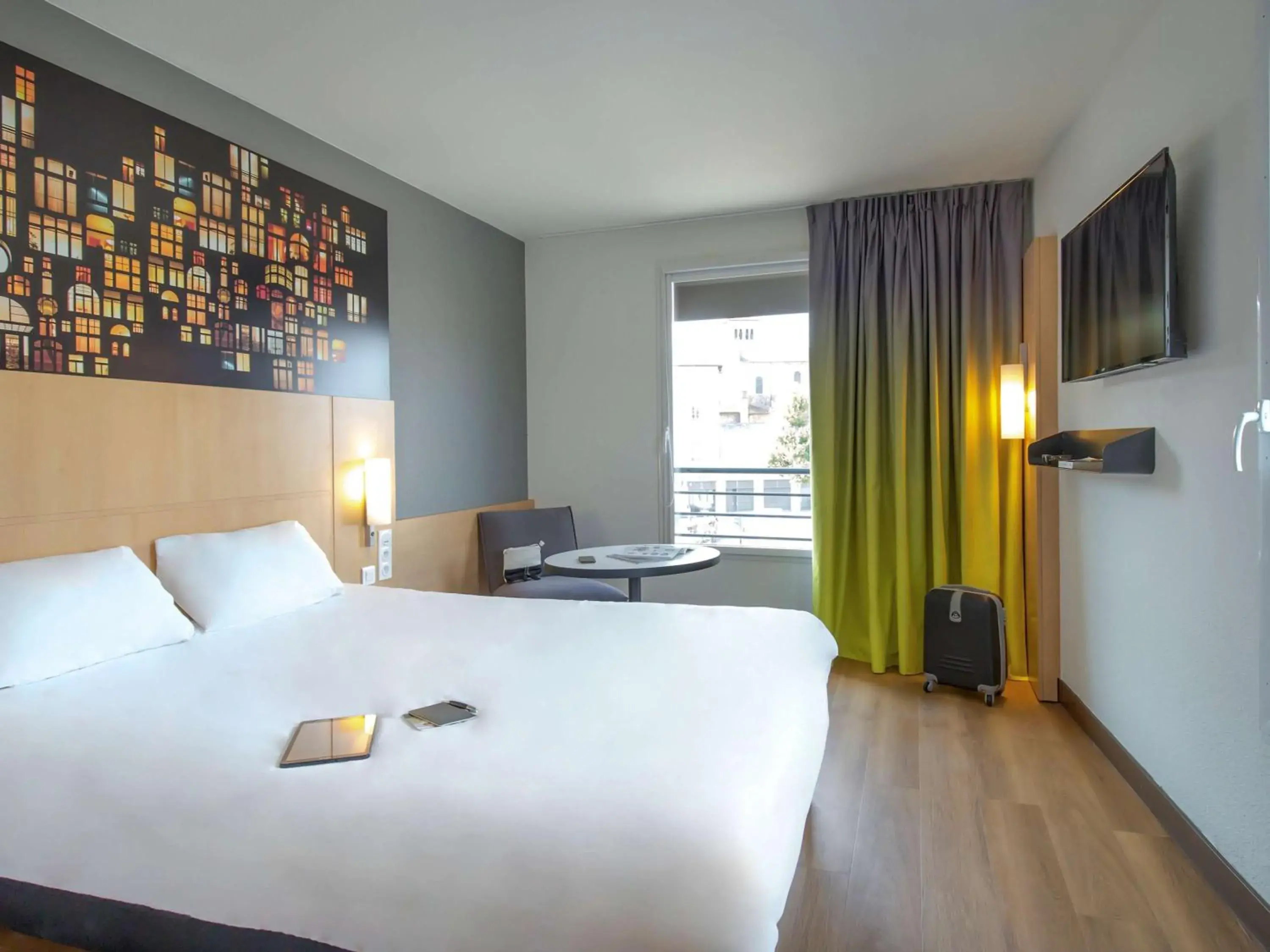 Photo of the whole room, Bed in ibis Lyon Sud Vienne Saint-Louis Photo of the whole room, Bed in ibis Lyon Sud Vienne Saint-Louis