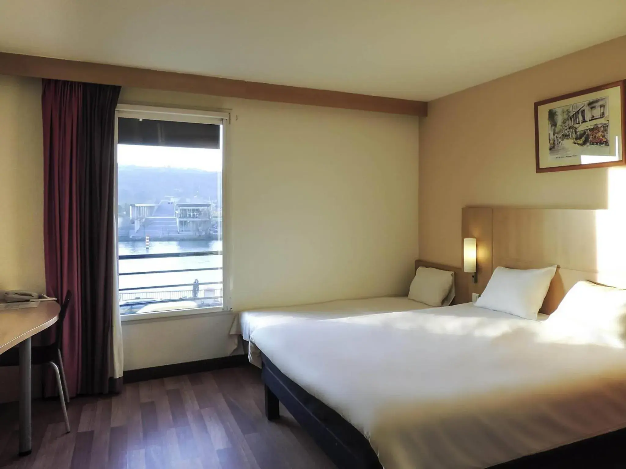 Bedroom, Bed in ibis Lyon Sud Vienne Saint-Louis Bedroom, Bed in ibis Lyon Sud Vienne Saint-Louis