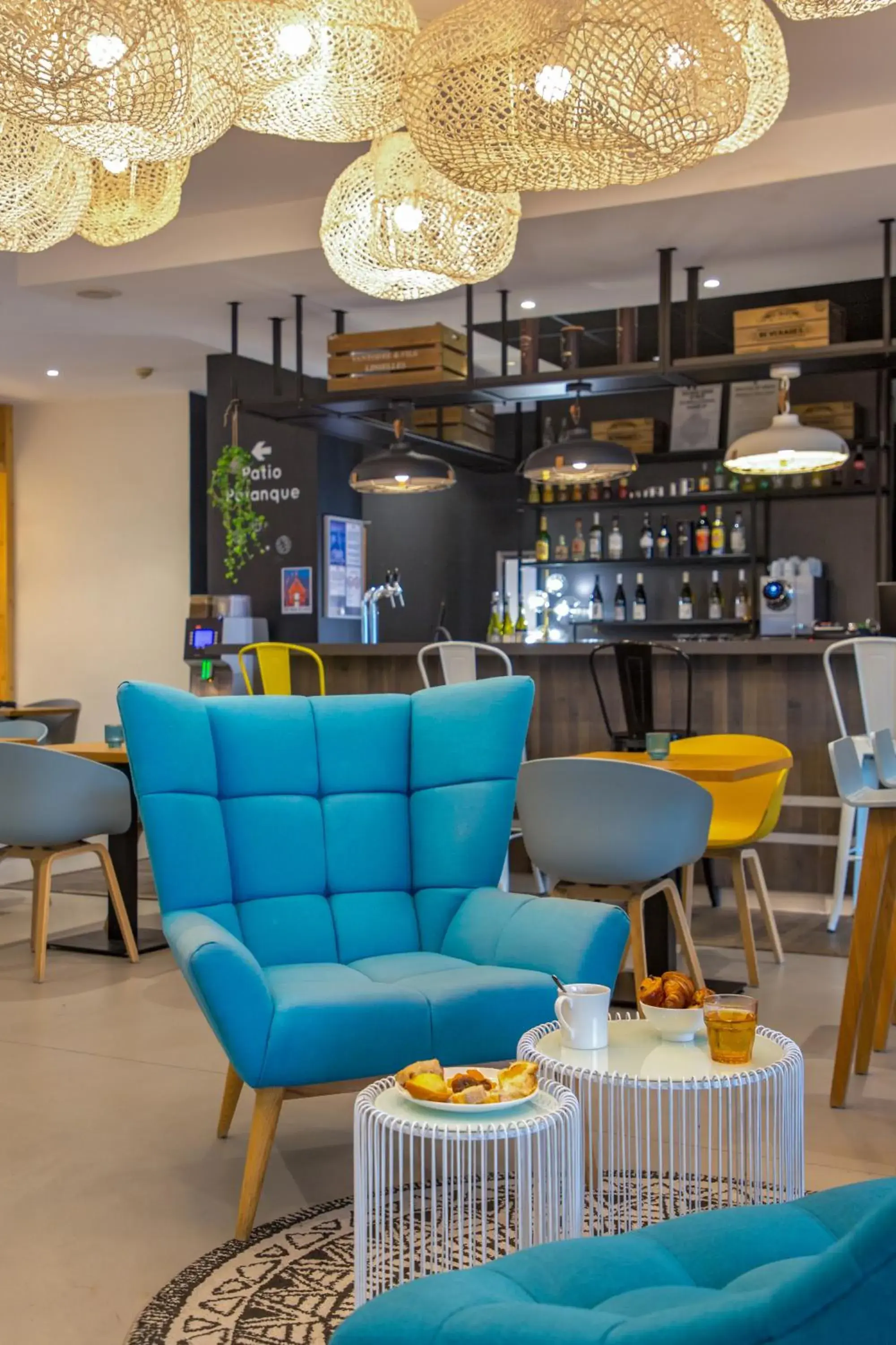 Lounge or bar in ibis Lyon Sud Vienne Saint-Louis Lounge or bar in ibis Lyon Sud Vienne Saint-Louis