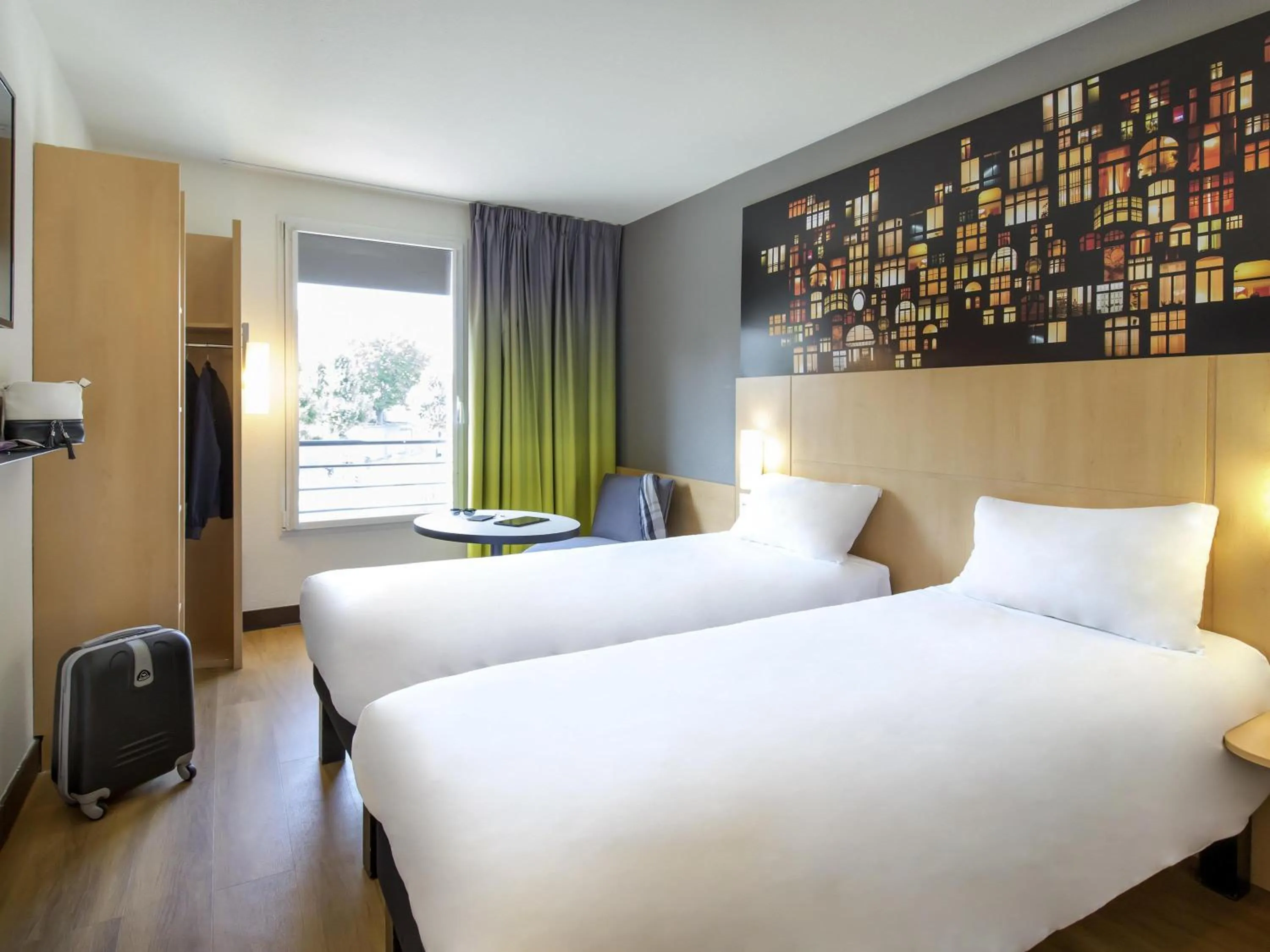 Bedroom, Bed in ibis Lyon Sud Vienne Saint-Louis