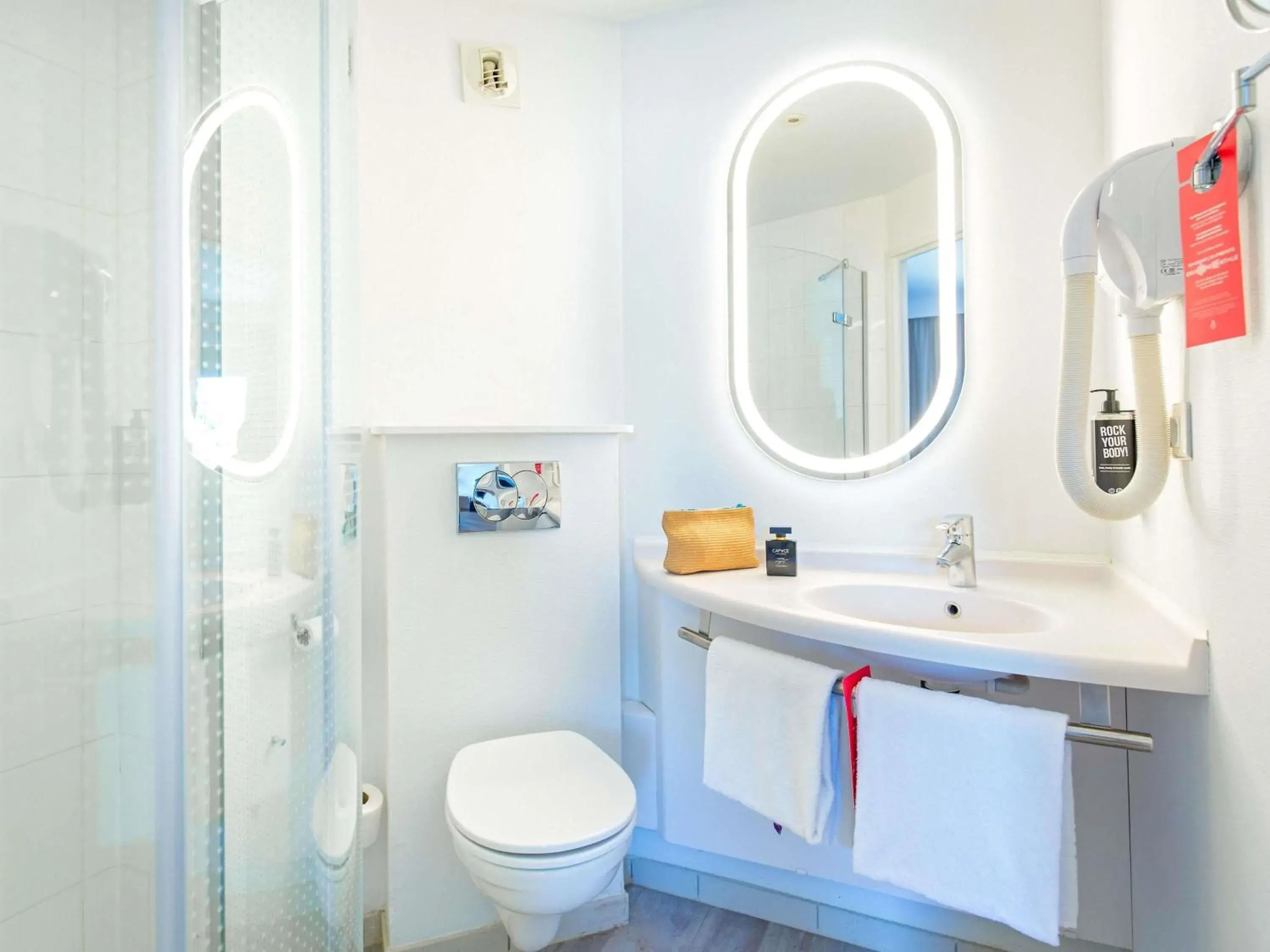 Bedroom in ibis Lyon Sud Vienne Saint-Louis Bedroom in ibis Lyon Sud Vienne Saint-Louis