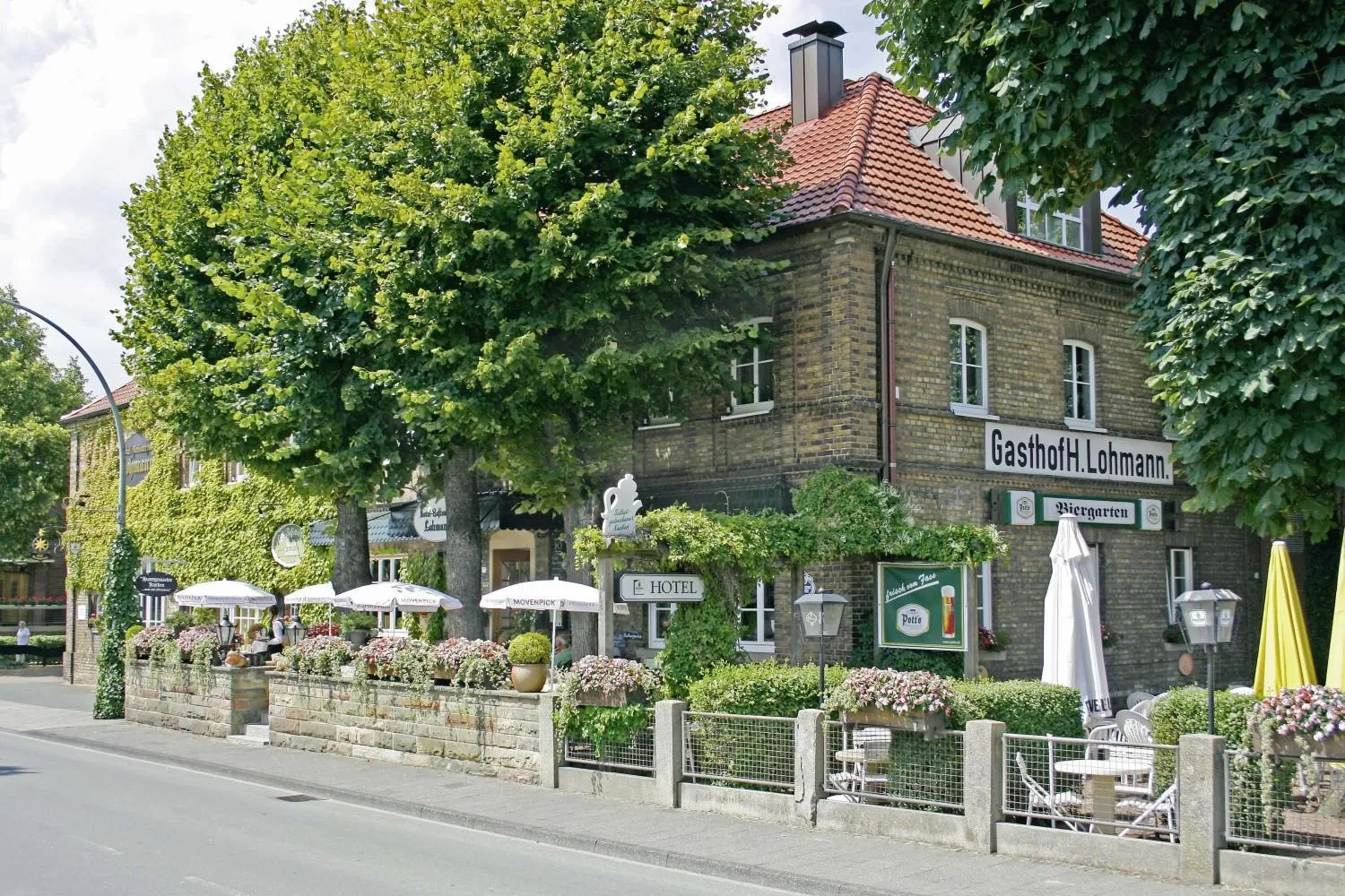 Facade/entrance in Land-gut-Hotel Lohmann