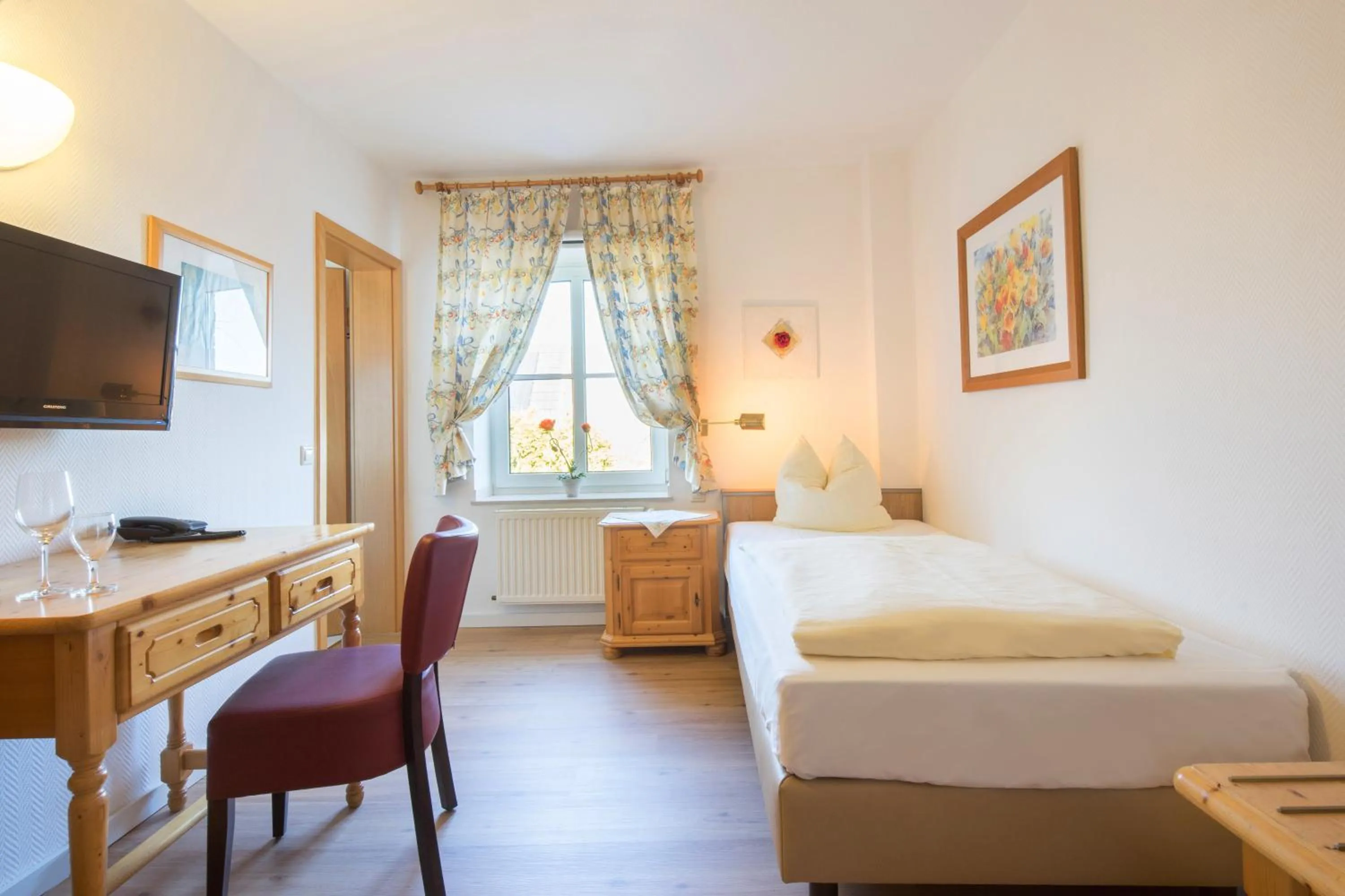 Photo of the whole room, Bed in Land-gut-Hotel Lohmann