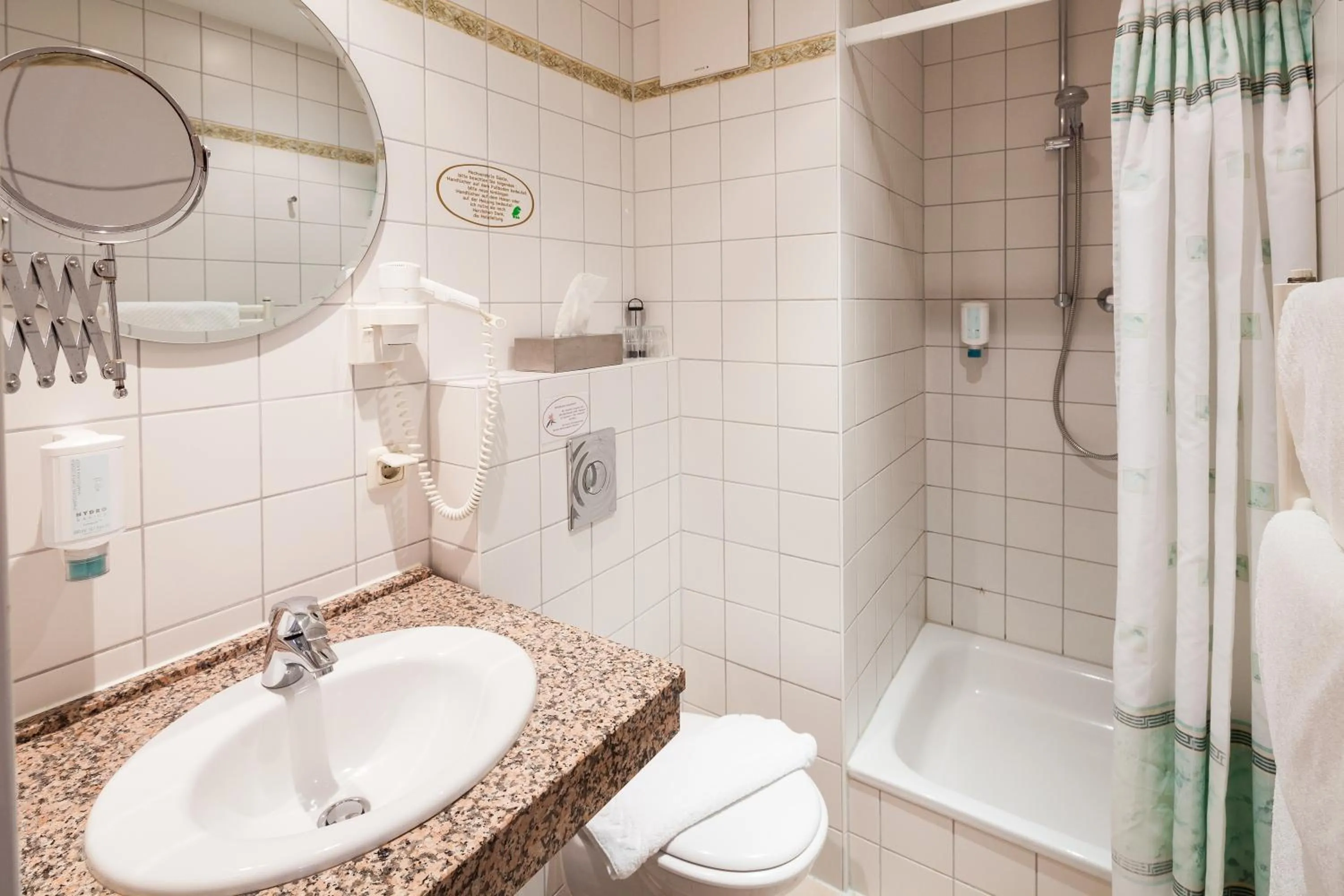 Property building in Hotel Garni Schlossgarten
