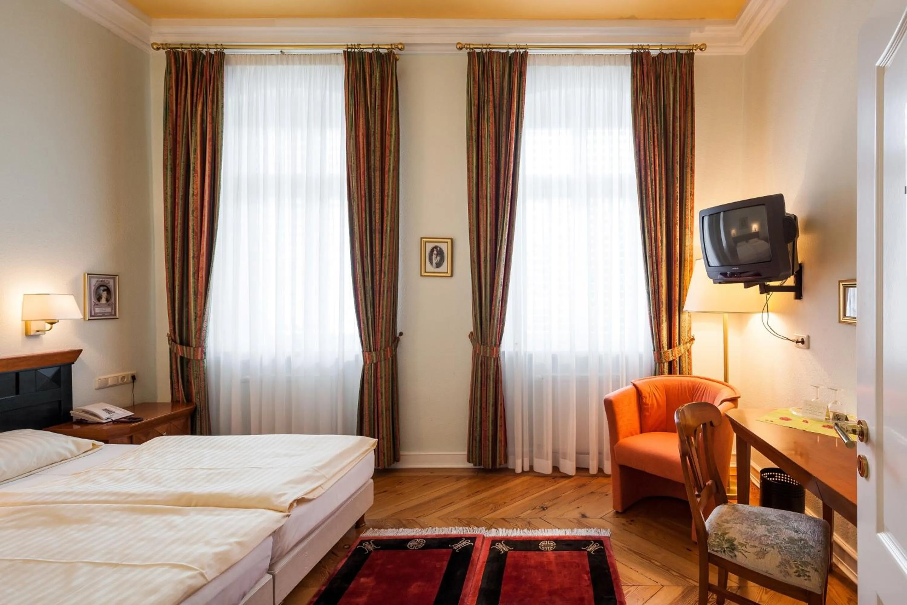 Photo of the whole room, Bed in Hotel Garni Schlossgarten