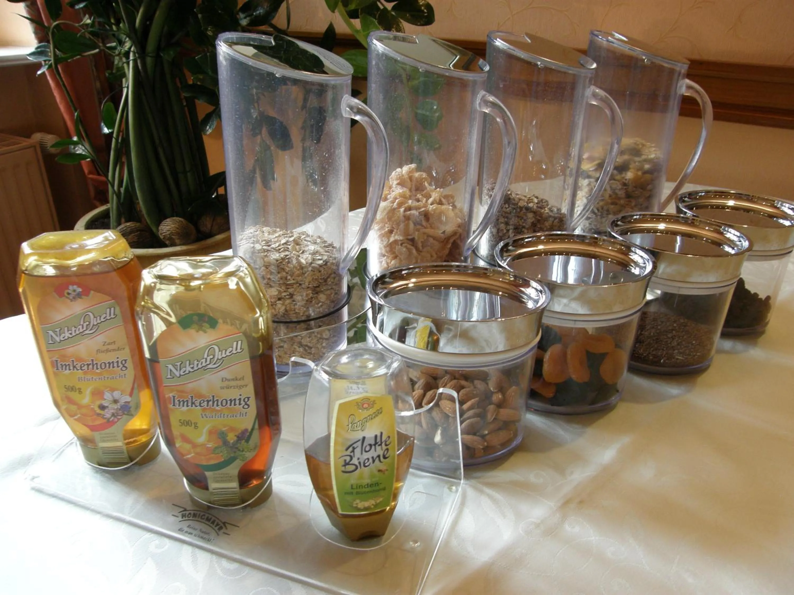 Breakfast in Hotel Garni Schlossgarten