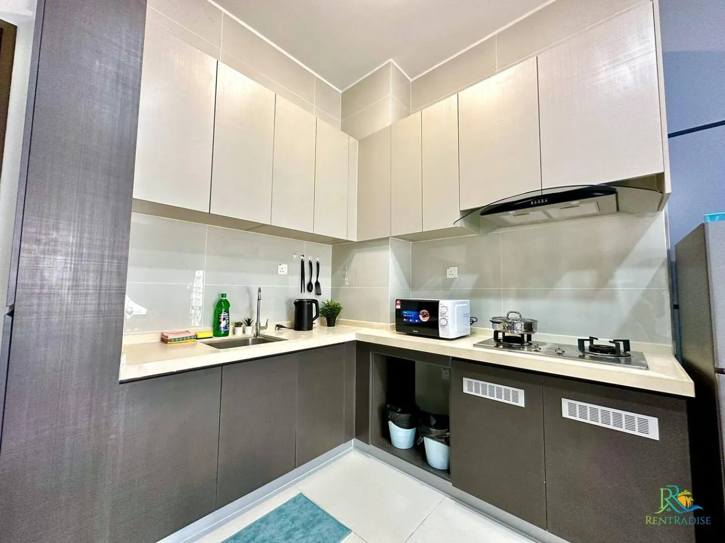 Kitchen or kitchenette in Country Garden Danga Bay @ UHA