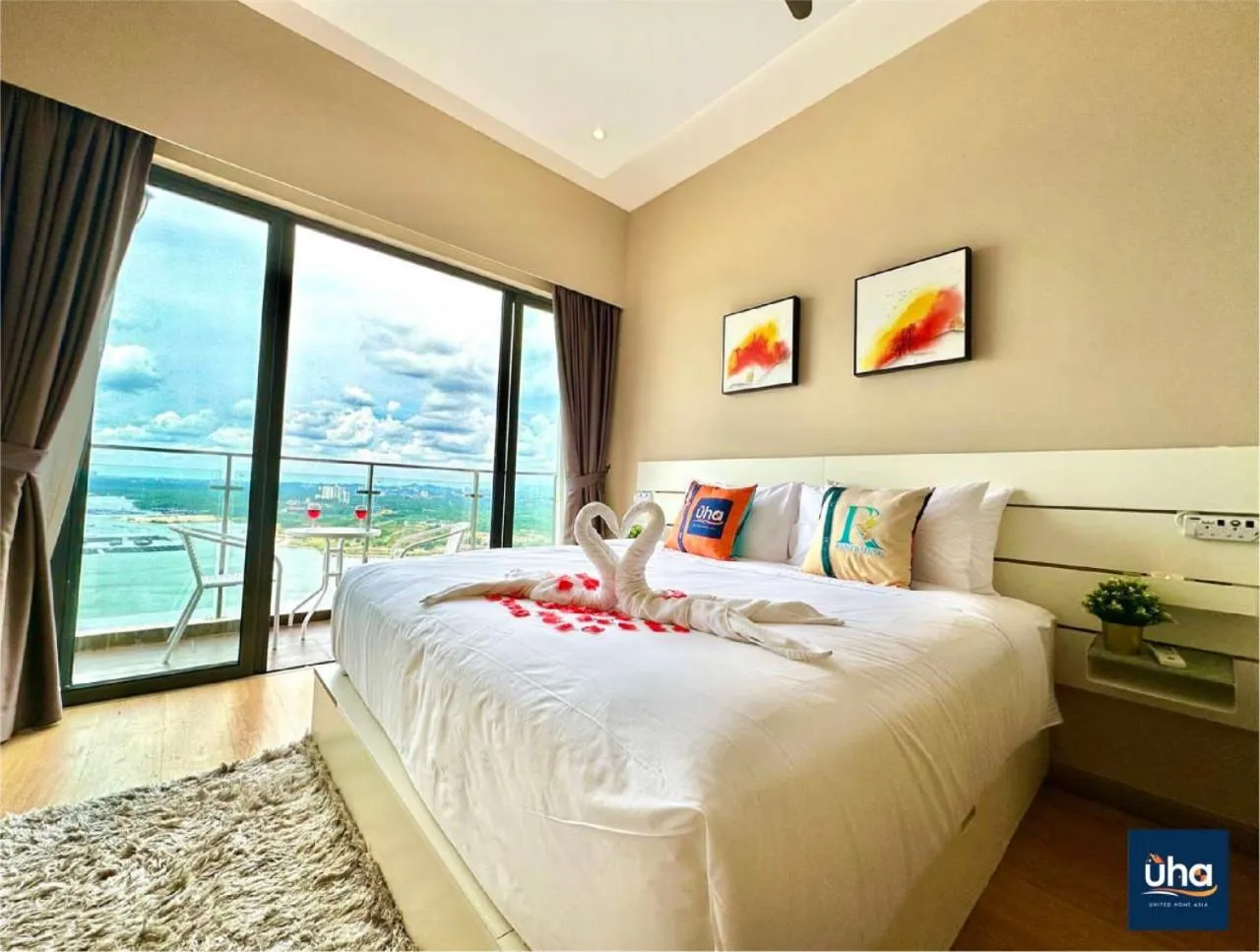 Bed in Country Garden Danga Bay @ UHA