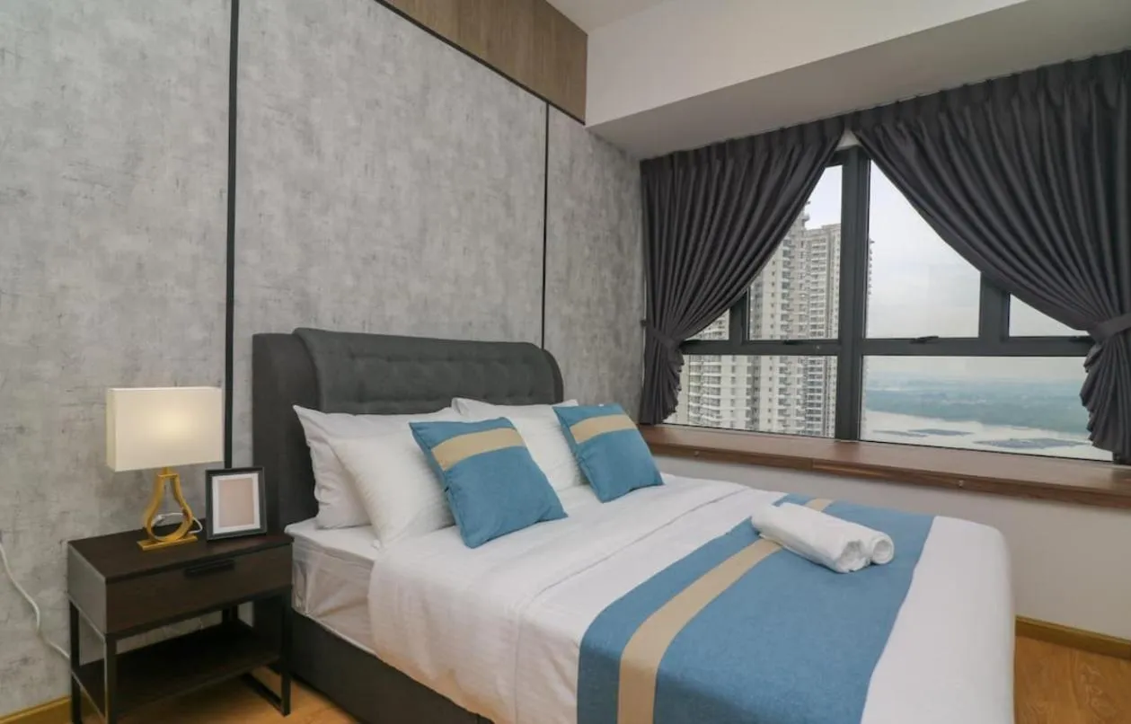 Bedroom, Bed in Country Garden Danga Bay @ UHA