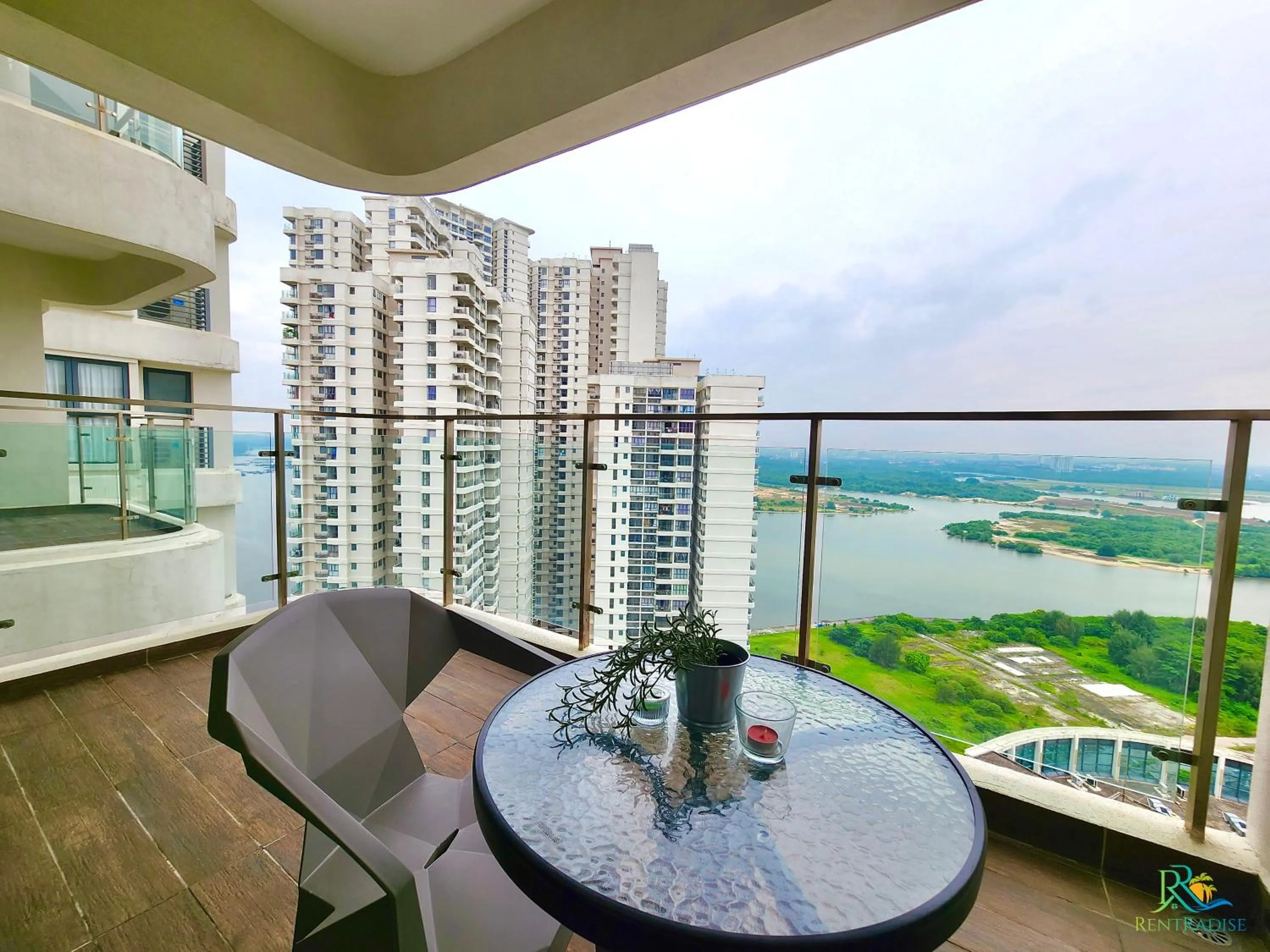 Balcony/Terrace in Country Garden Danga Bay @ UHA