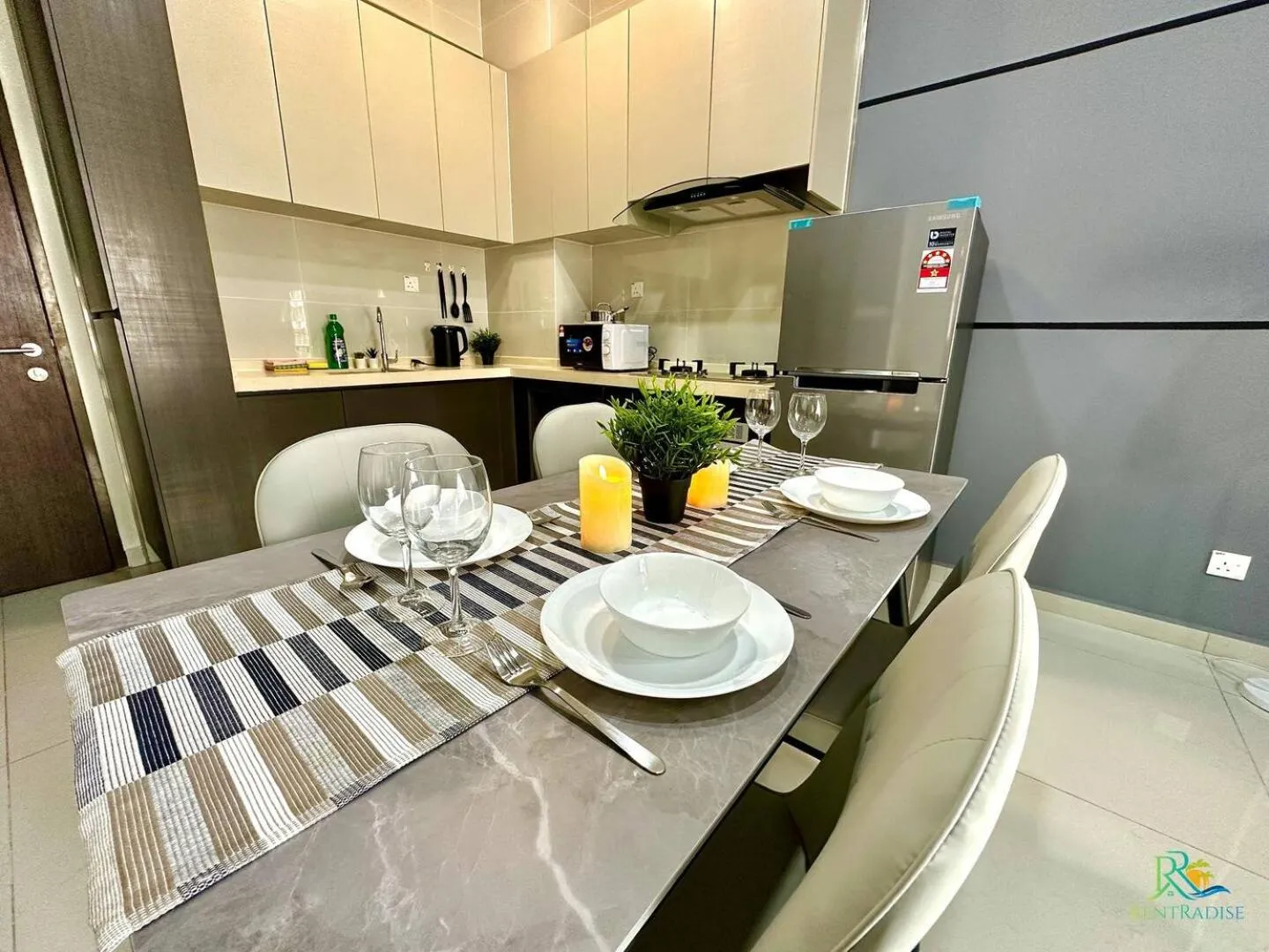 Kitchen or kitchenette in Country Garden Danga Bay @ UHA