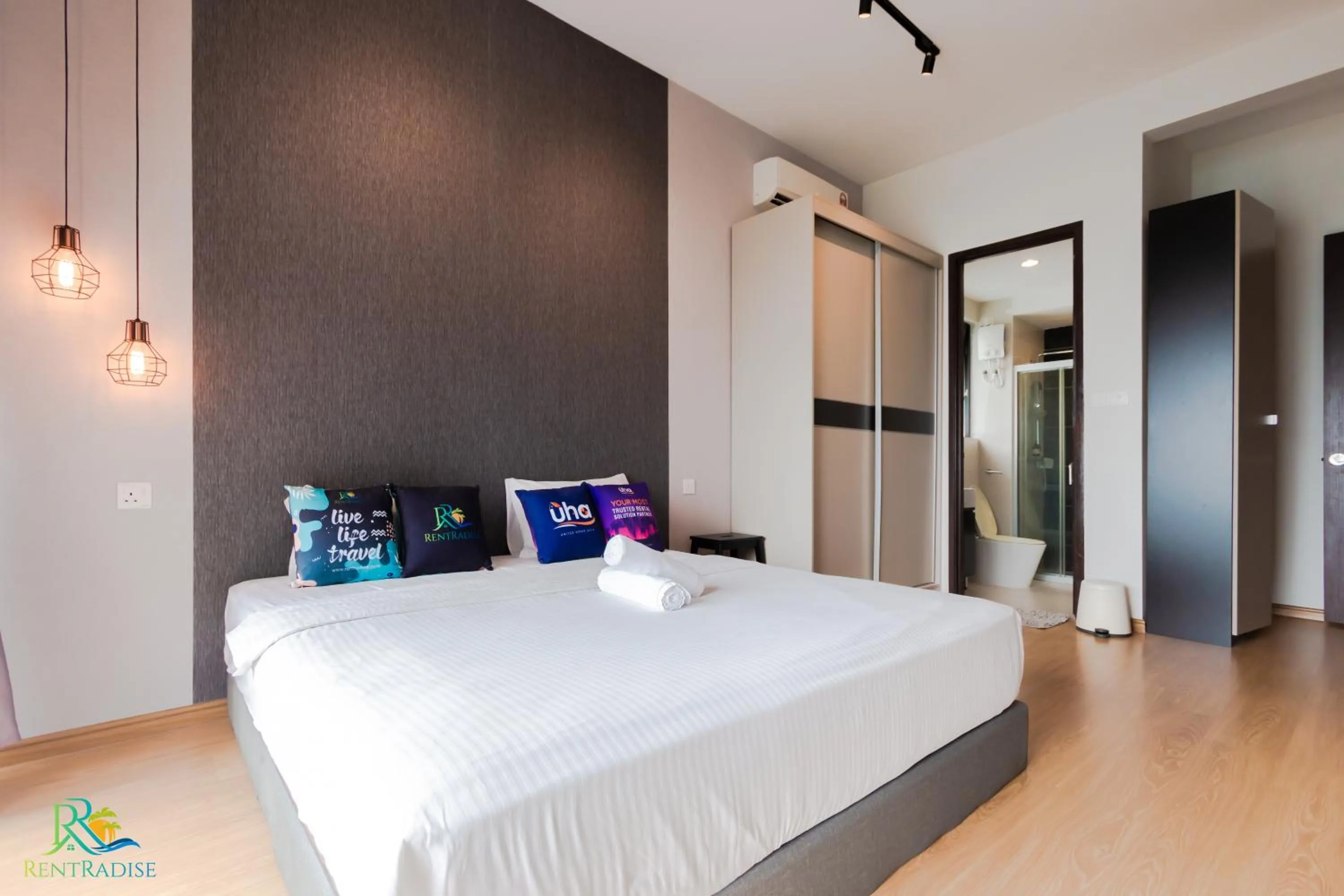 Bedroom, Bed in Country Garden Danga Bay @ UHA