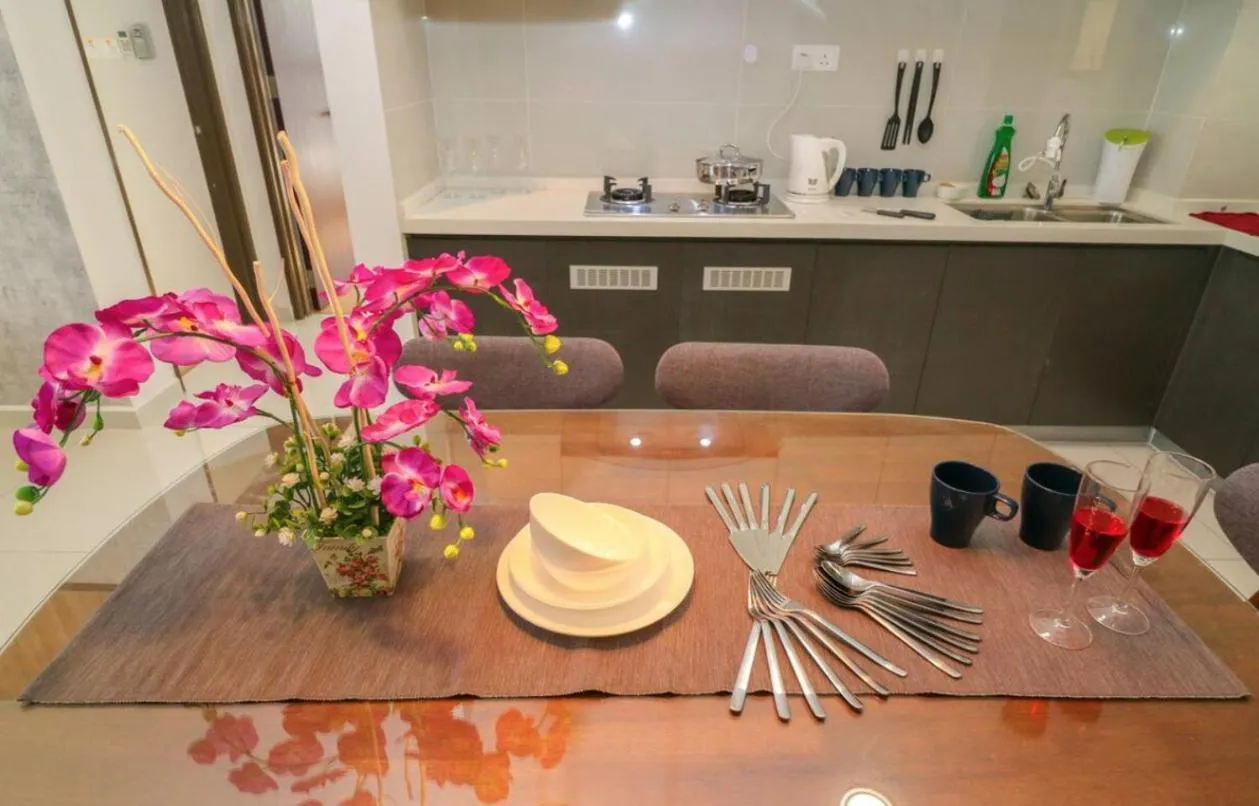 Kitchen or kitchenette in Country Garden Danga Bay @ UHA