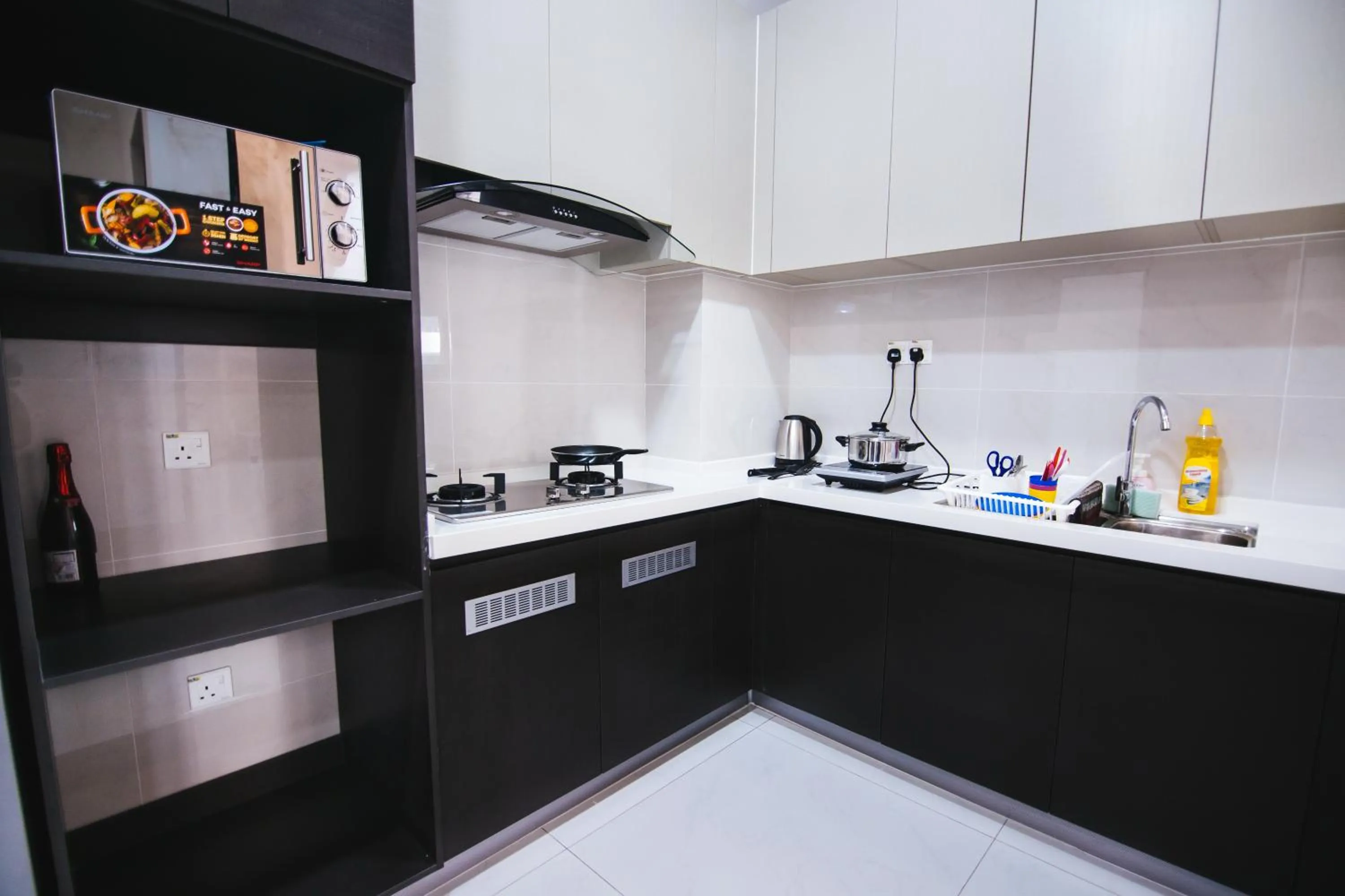 Kitchen or kitchenette in Country Garden Danga Bay @ UHA