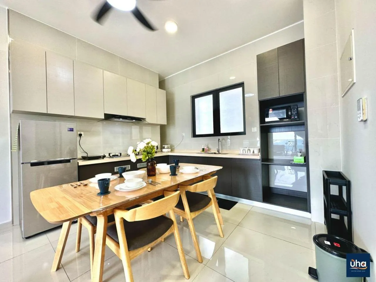 Kitchen or kitchenette in Country Garden Danga Bay @ UHA