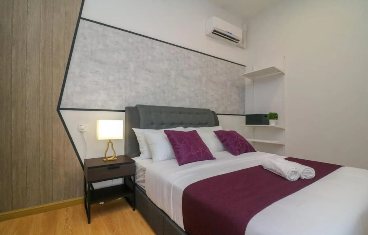 Bedroom, Bed in Country Garden Danga Bay @ UHA
