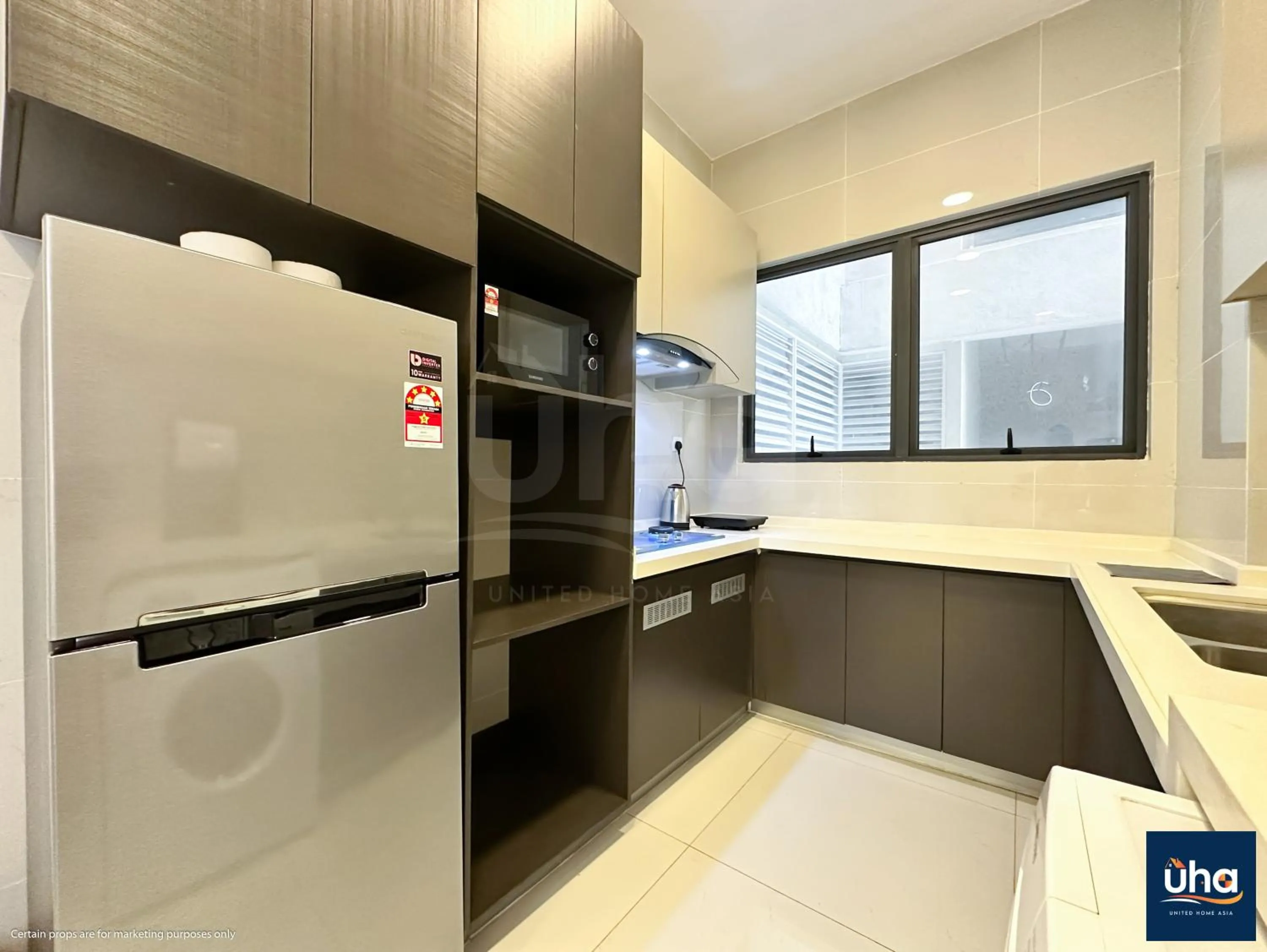 Kitchen or kitchenette in Country Garden Danga Bay @ UHA