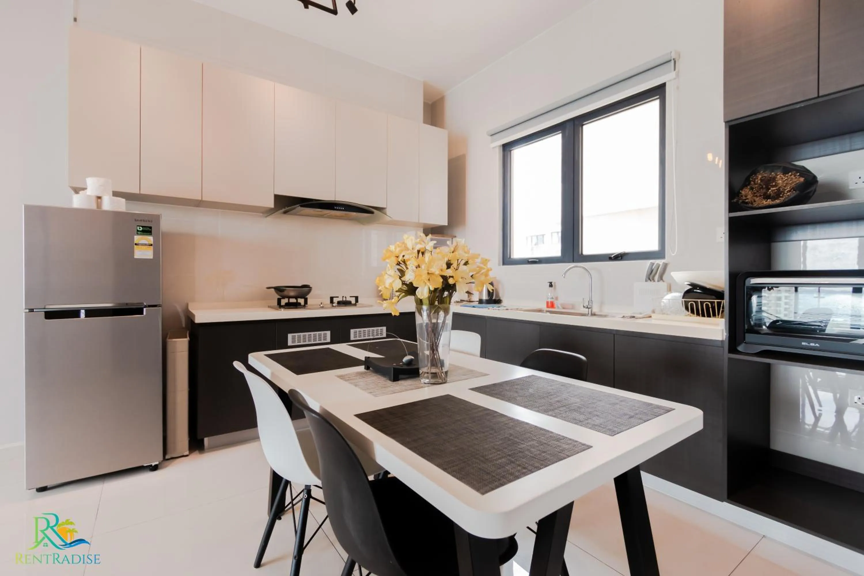 Kitchen or kitchenette in Country Garden Danga Bay @ UHA