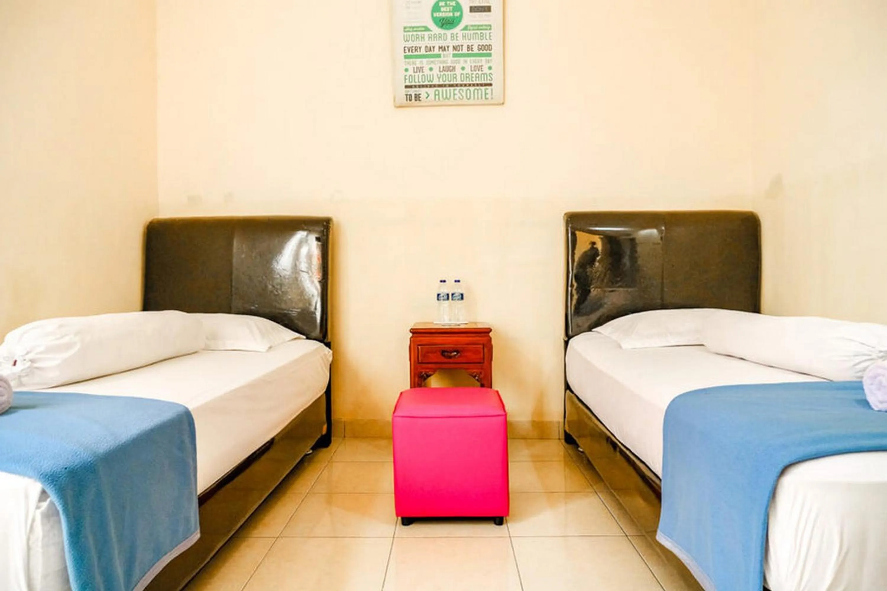 Bed in Pondok Malabar Mitra RedDoorz