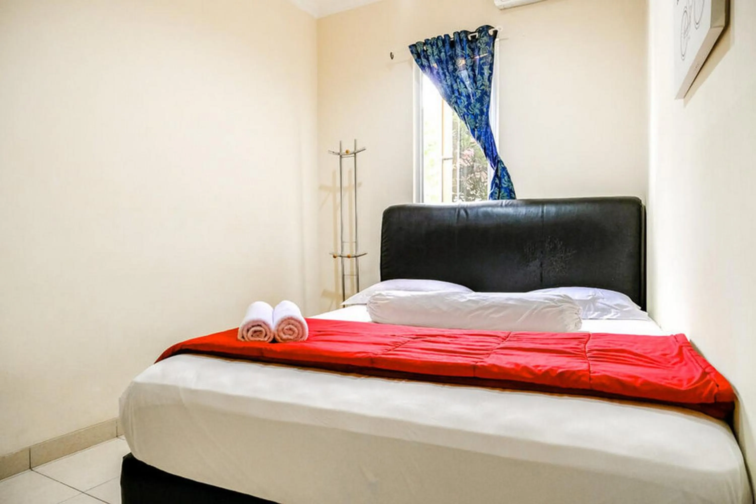 Bed in Pondok Malabar Mitra RedDoorz