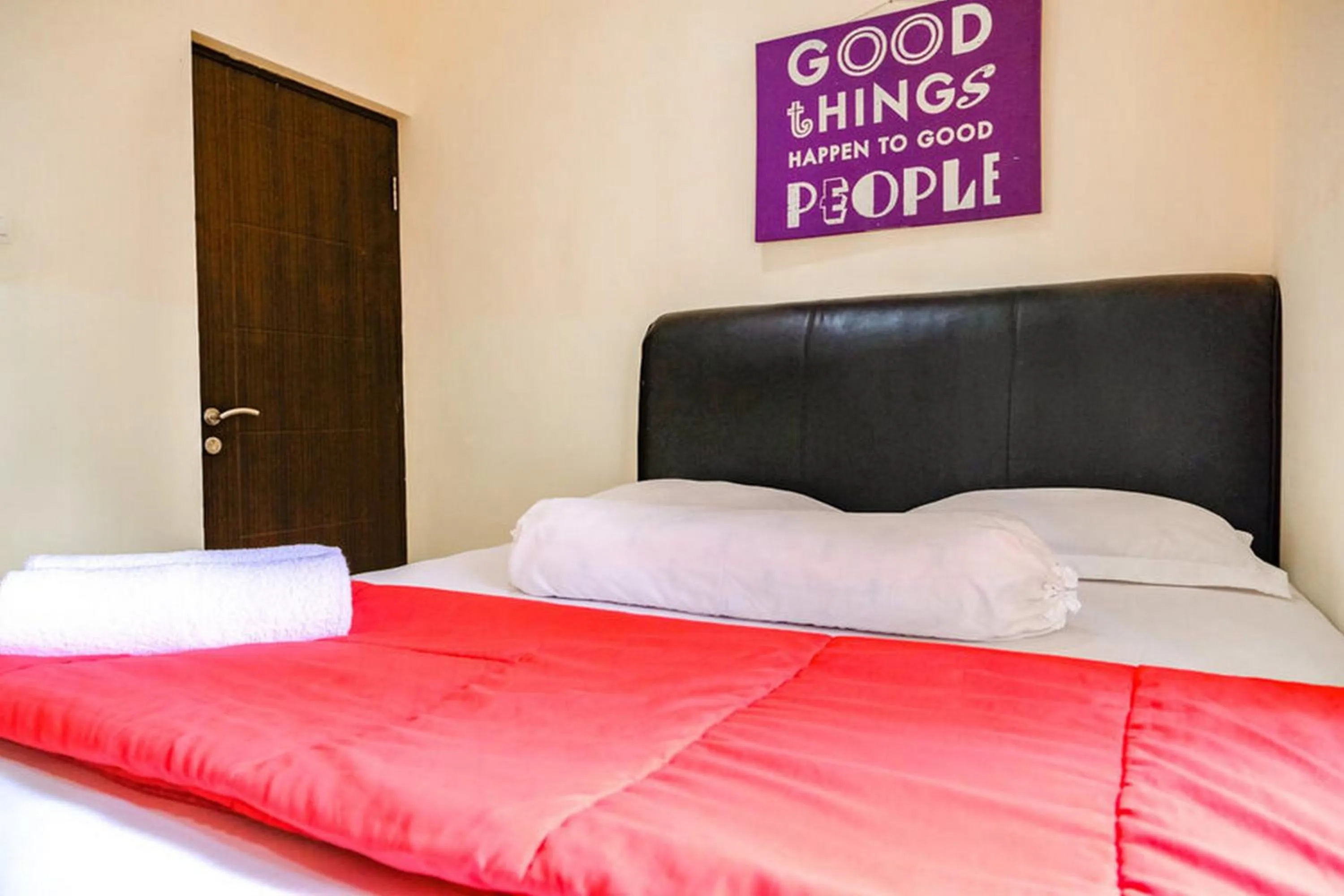 Bed in Pondok Malabar Mitra RedDoorz